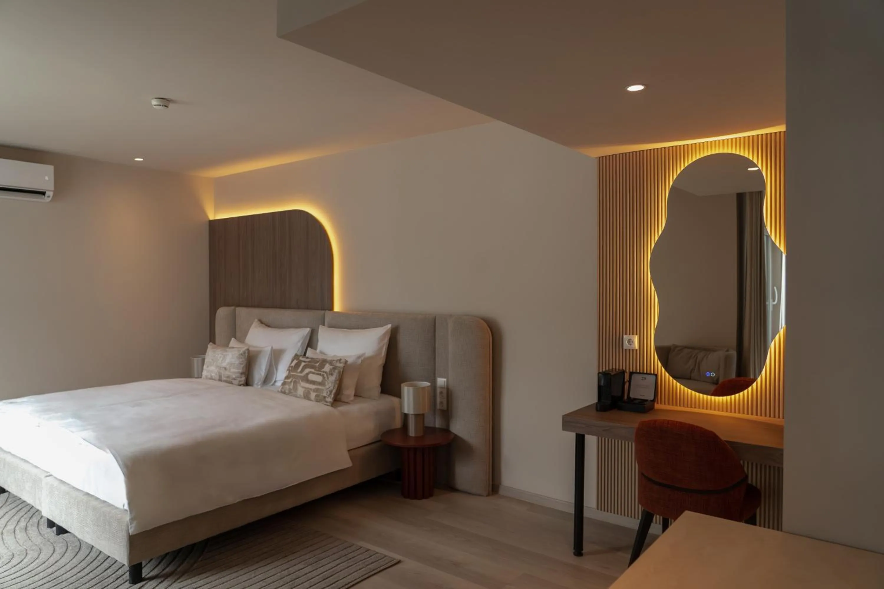 Photo of the whole room, Bed in House of Ble
