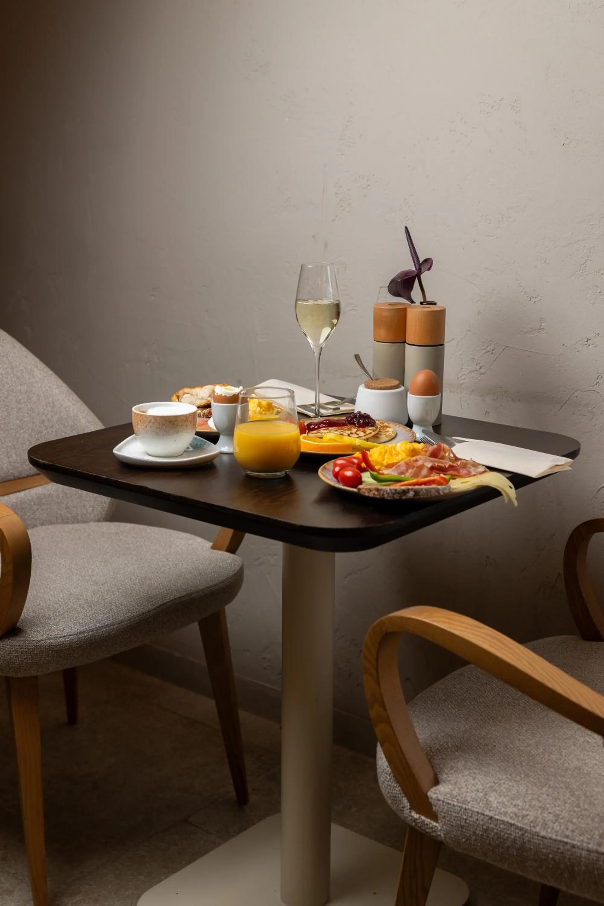 Restaurant/places to eat in House of Ble