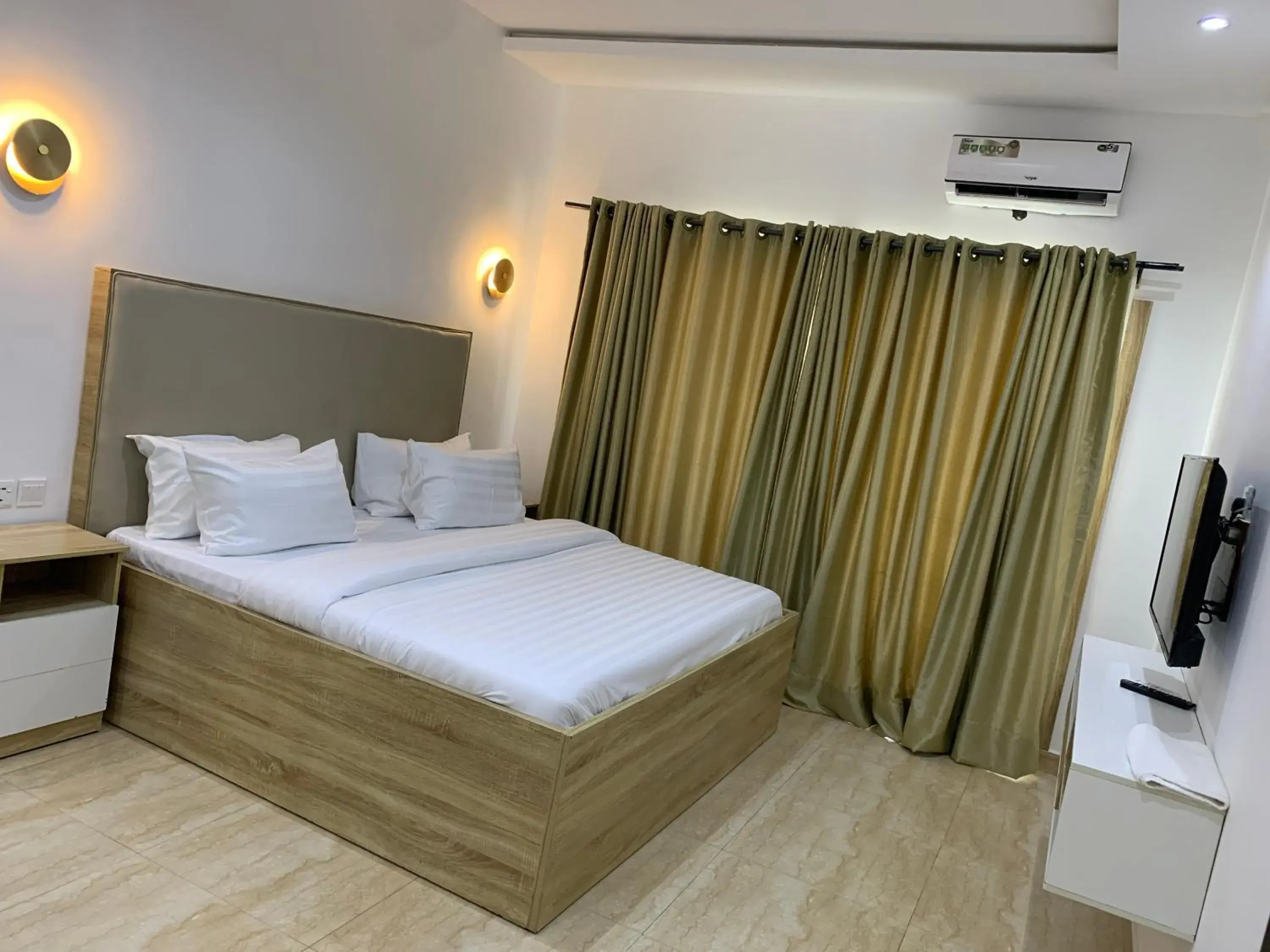 Deluxe Double Room - single occupancy in Greywood Hotel and Apartments Deluxe Double Room - single occupancy in Greywood Hotel and Apartments
