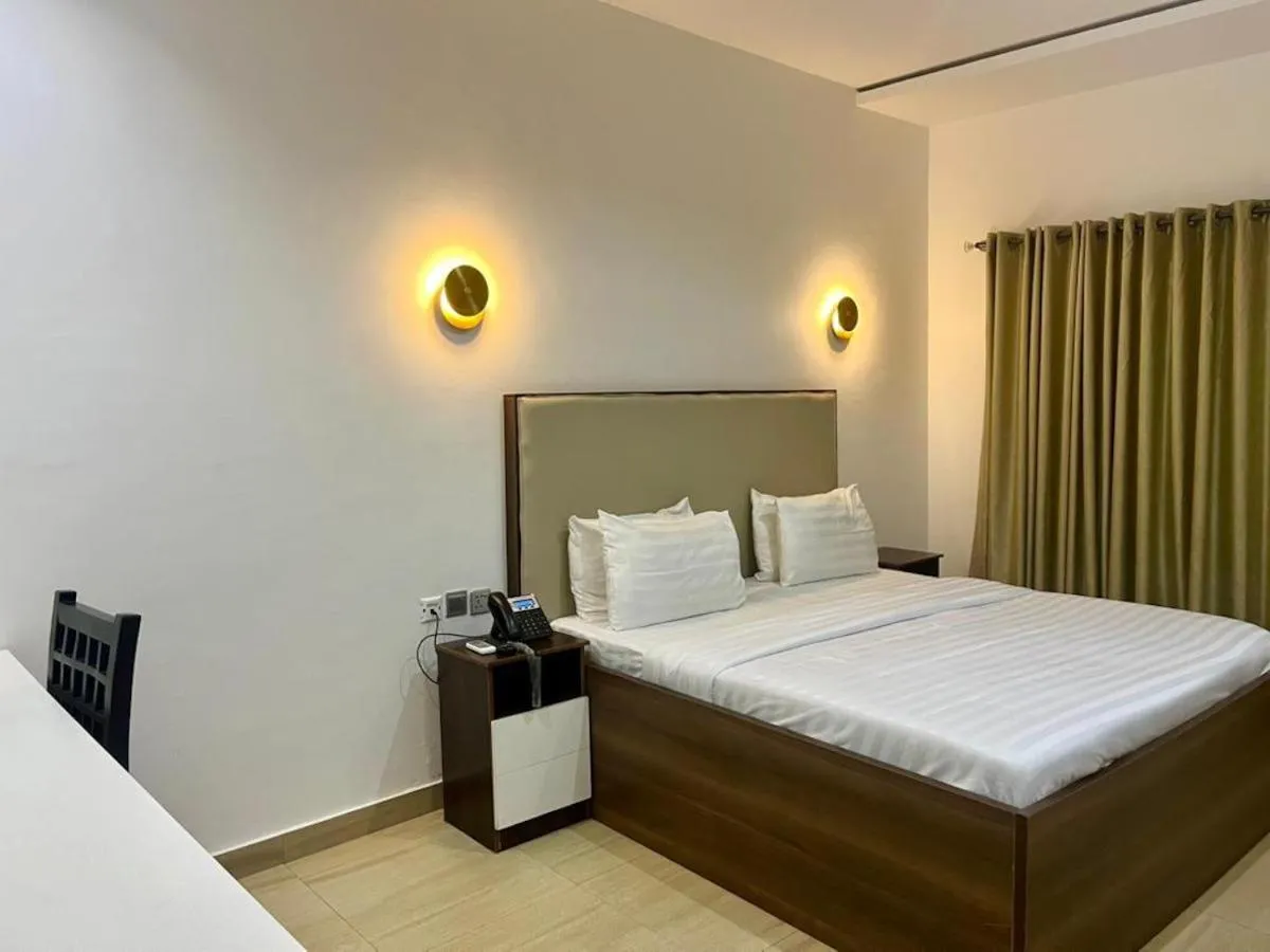 Greywood Hotel and Apartments