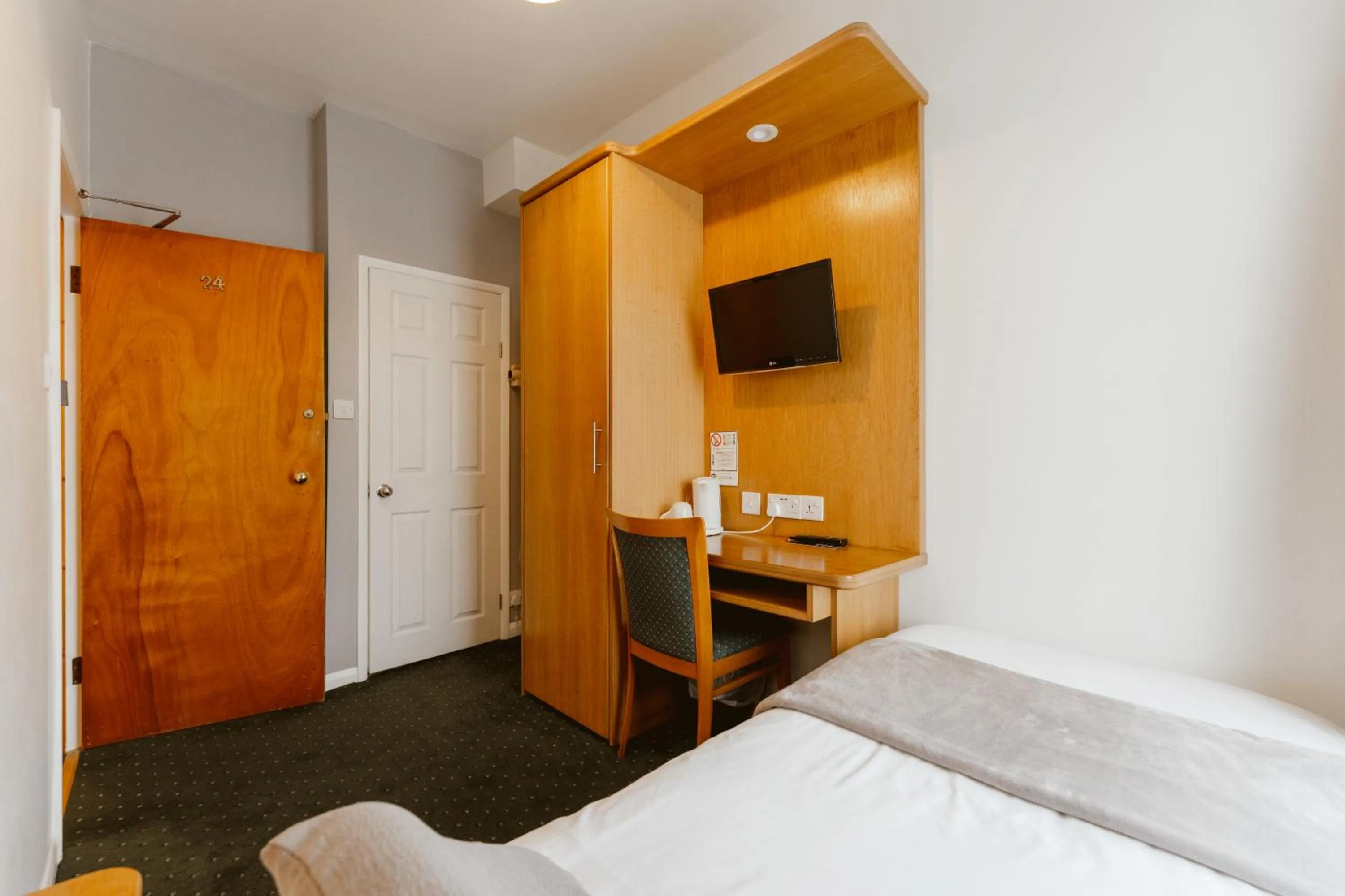 Bedroom, Bed in Star Hotel