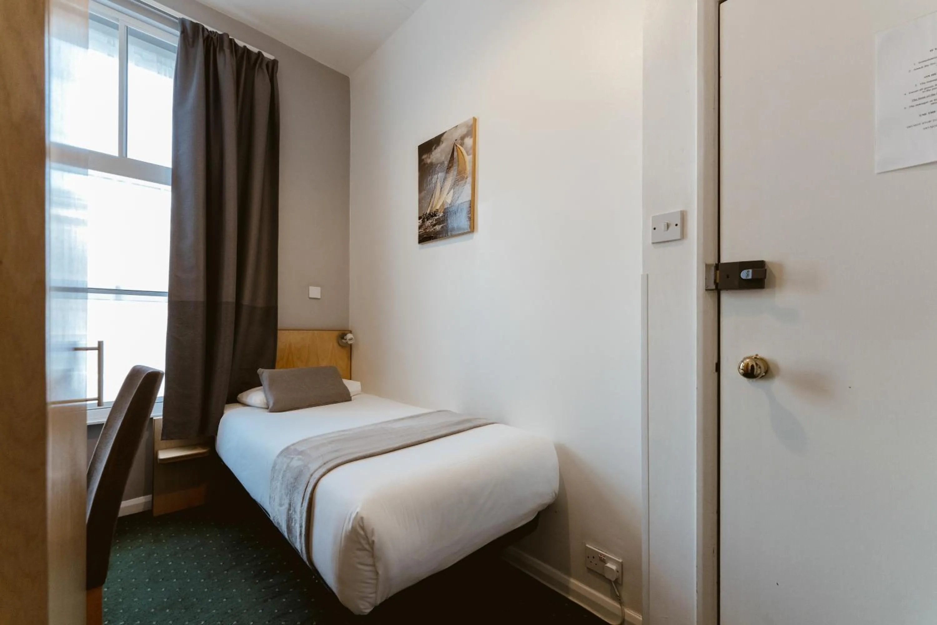 Bedroom, Bed in Star Hotel