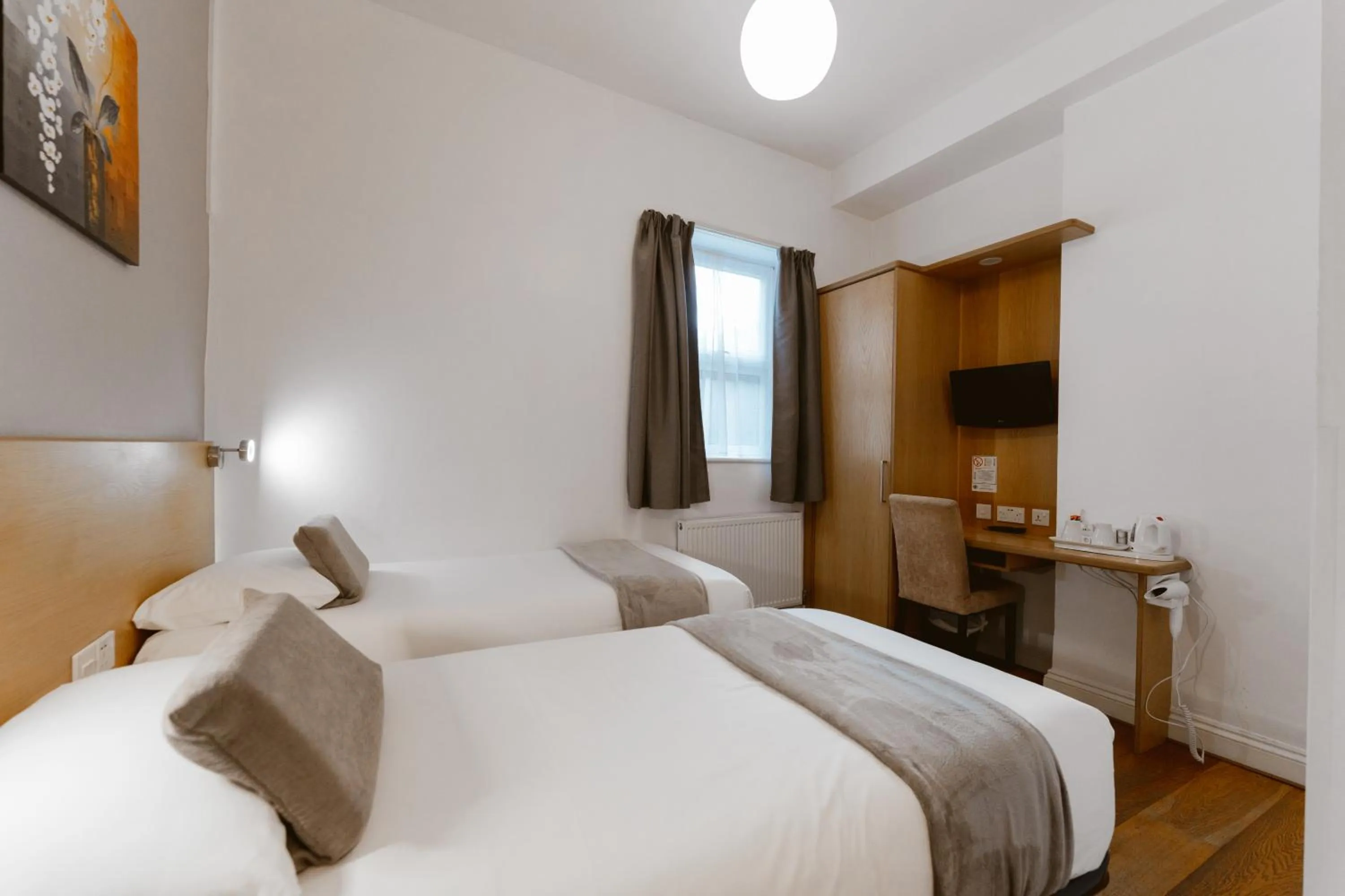 Bedroom, Bed in Star Hotel