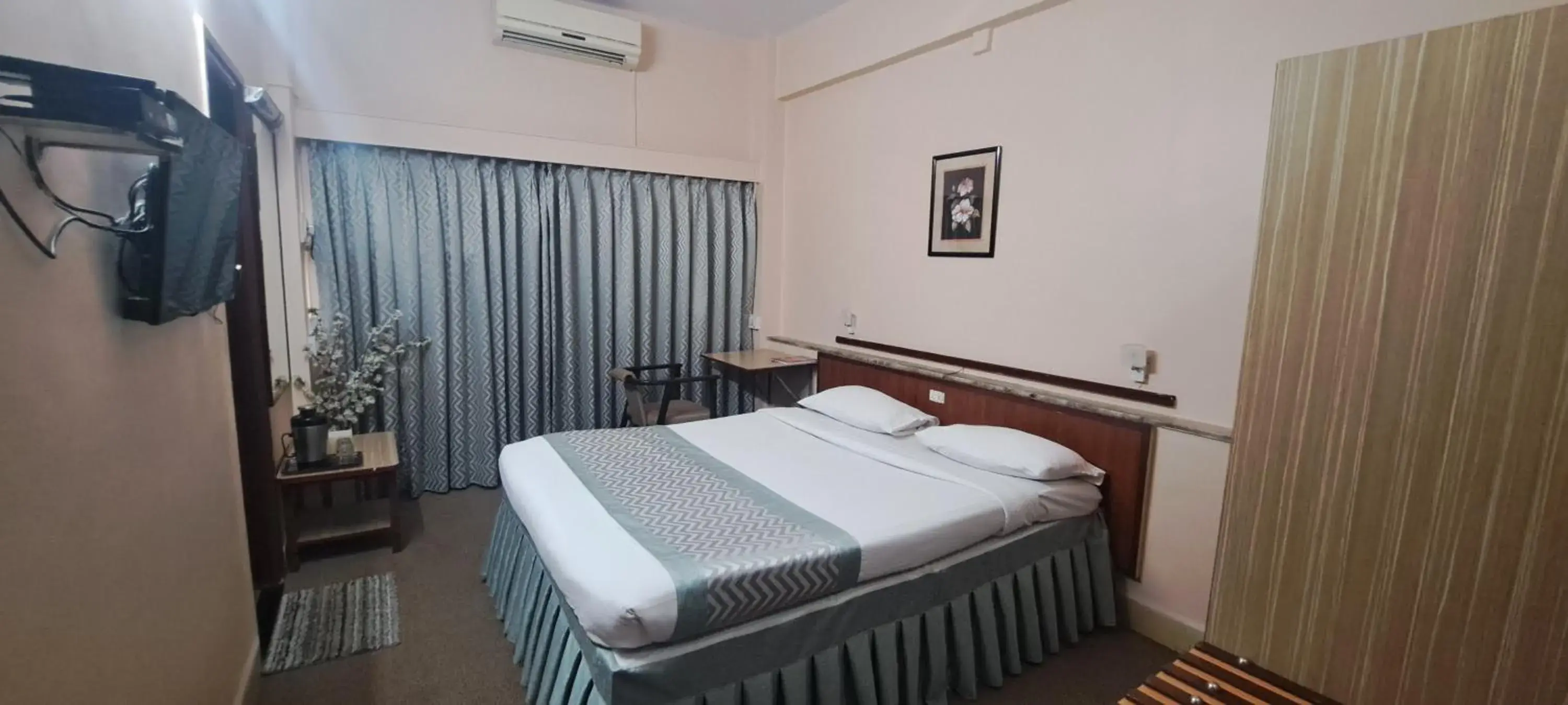 Photo of the whole room, Bed in Hotel Swaroop Photo of the whole room, Bed in Hotel Swaroop