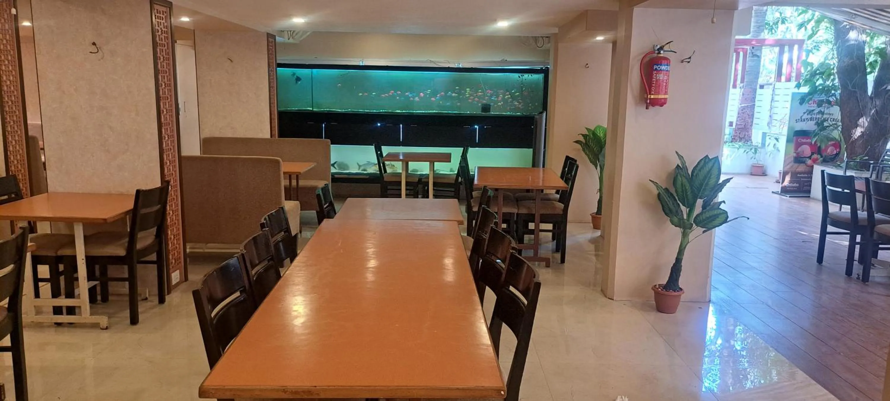 Restaurant/places to eat in Hotel Swaroop
