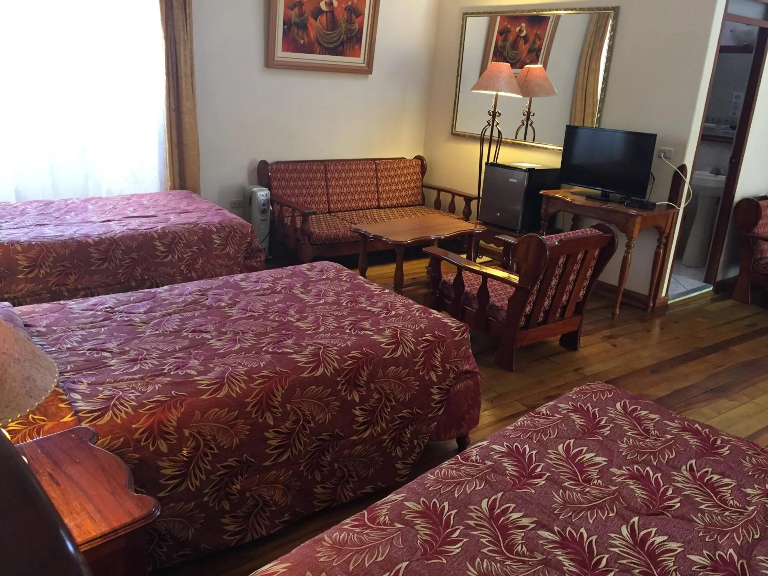 Communal lounge/ TV room, Bed in Hotel Midori