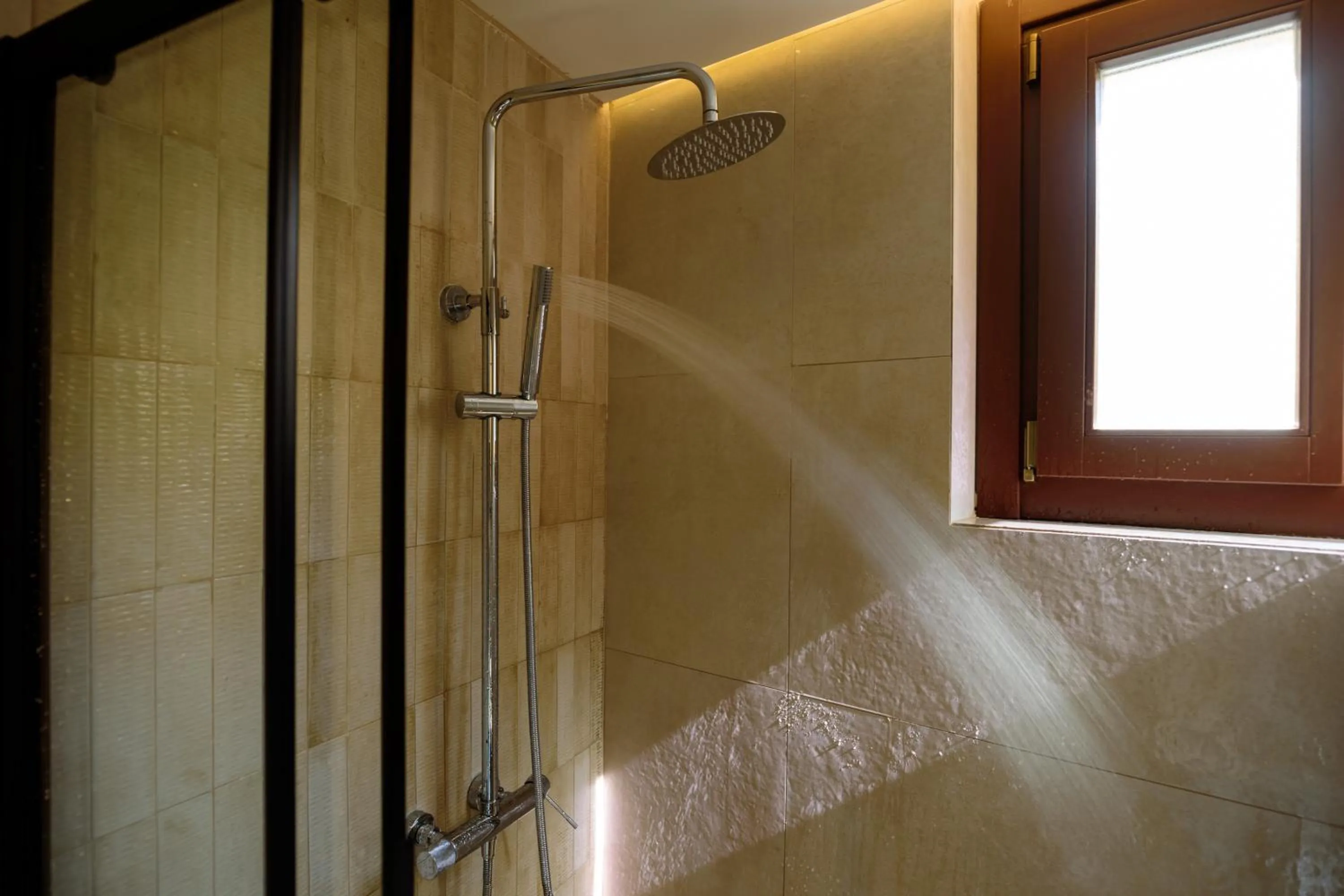 Shower in Arthur Suites in Old Town