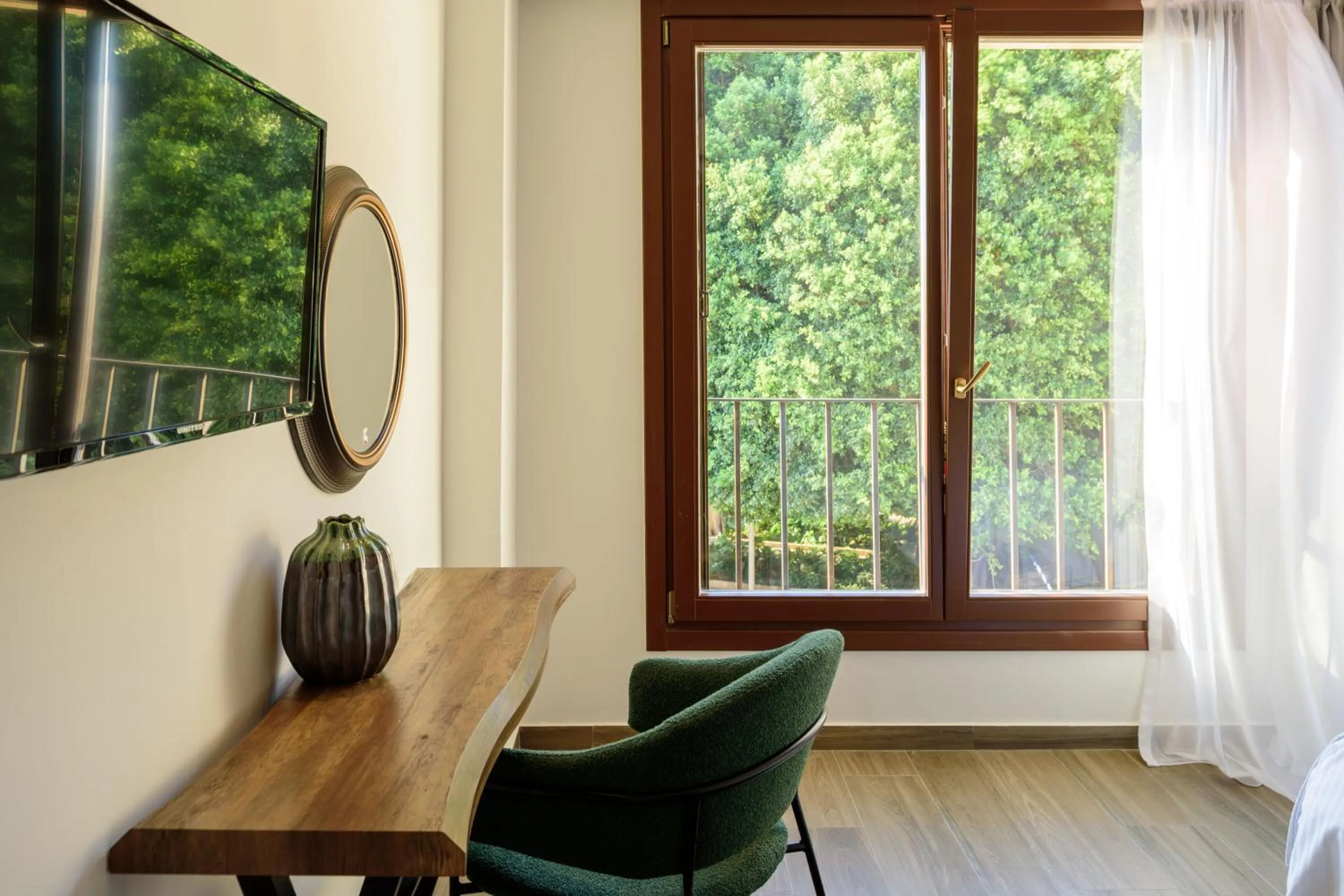 Time of day in Arthur Suites in Old Town