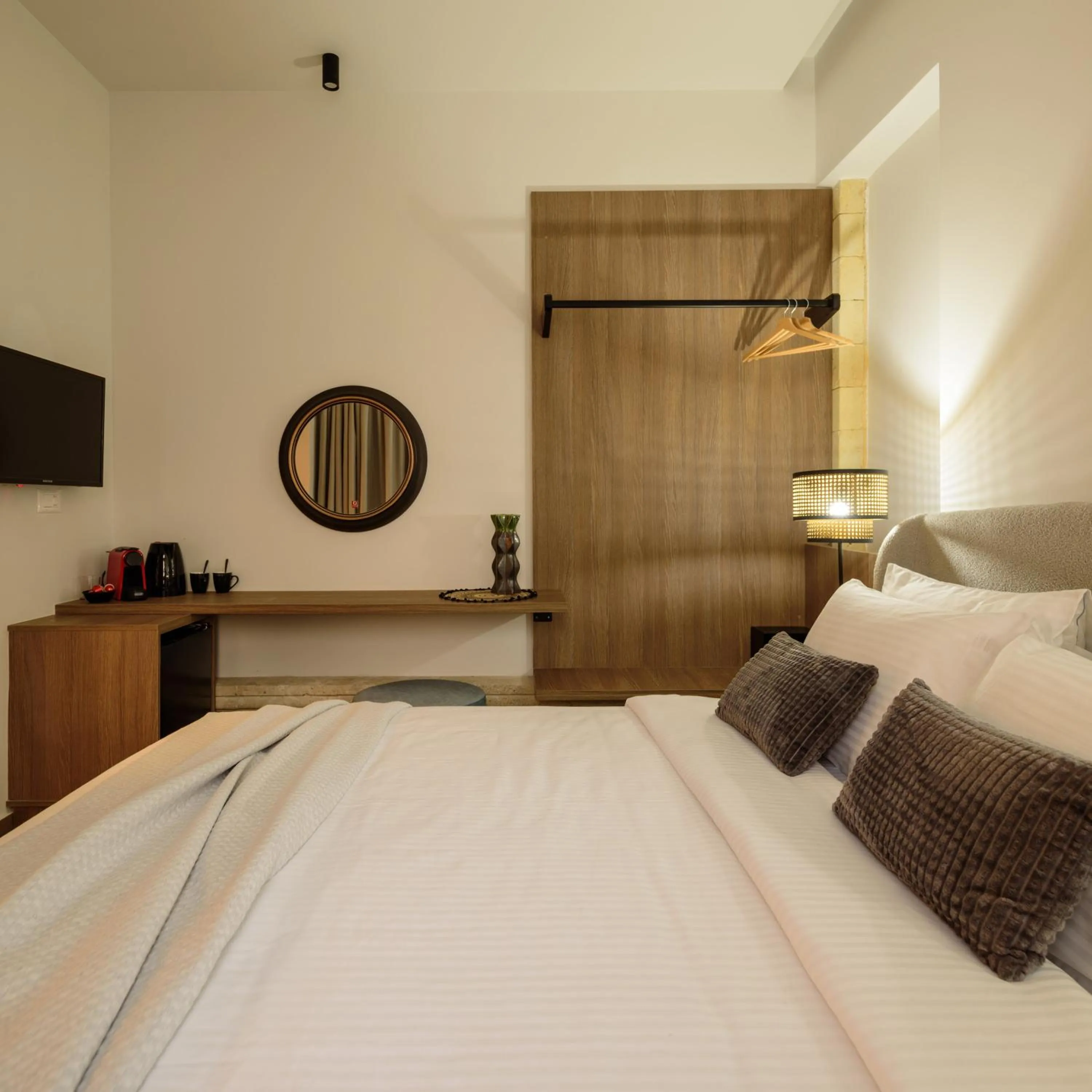 Night, Bed in Arthur Suites in Old Town