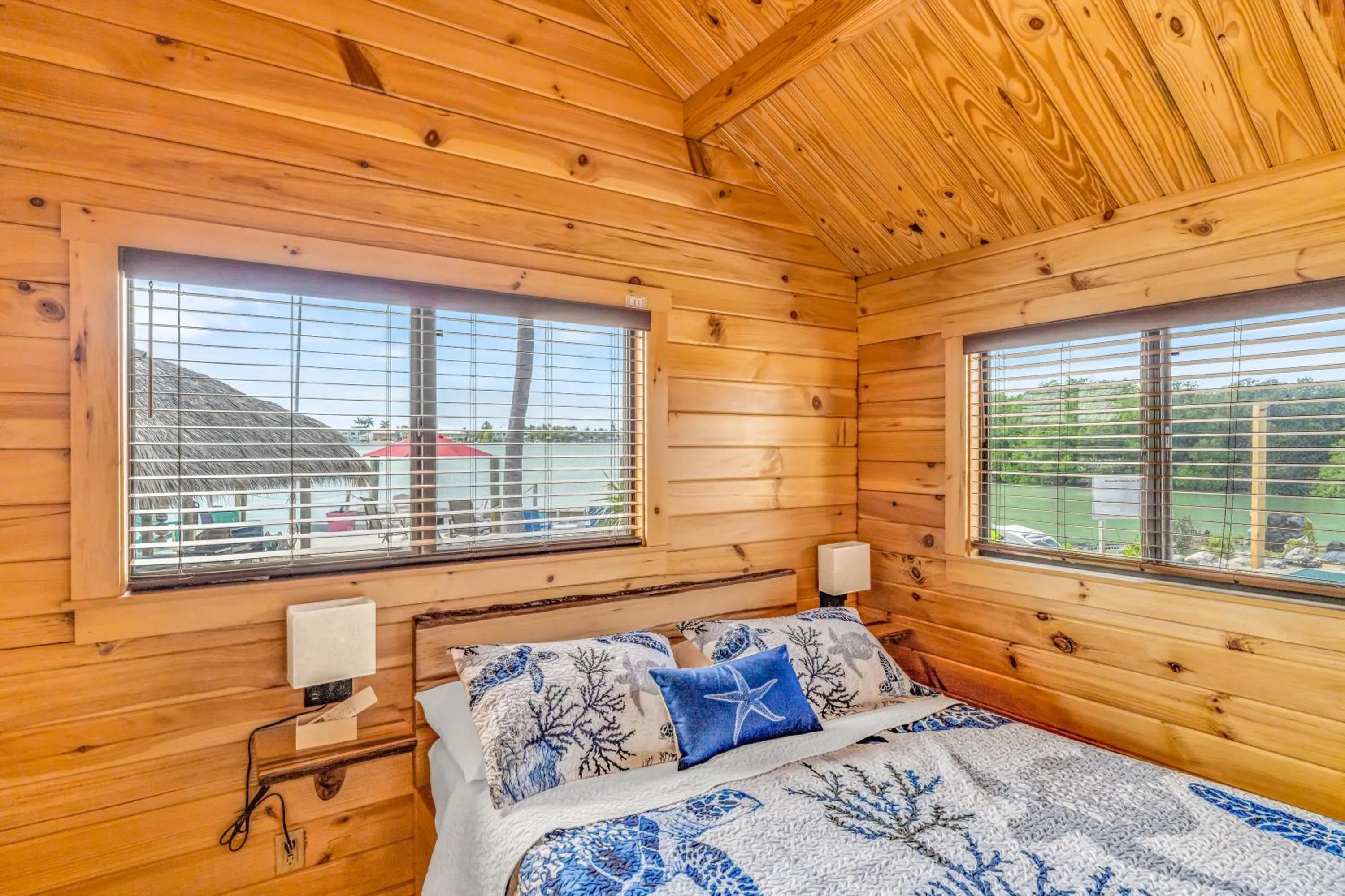 Bed in Good Times Motel and Marina