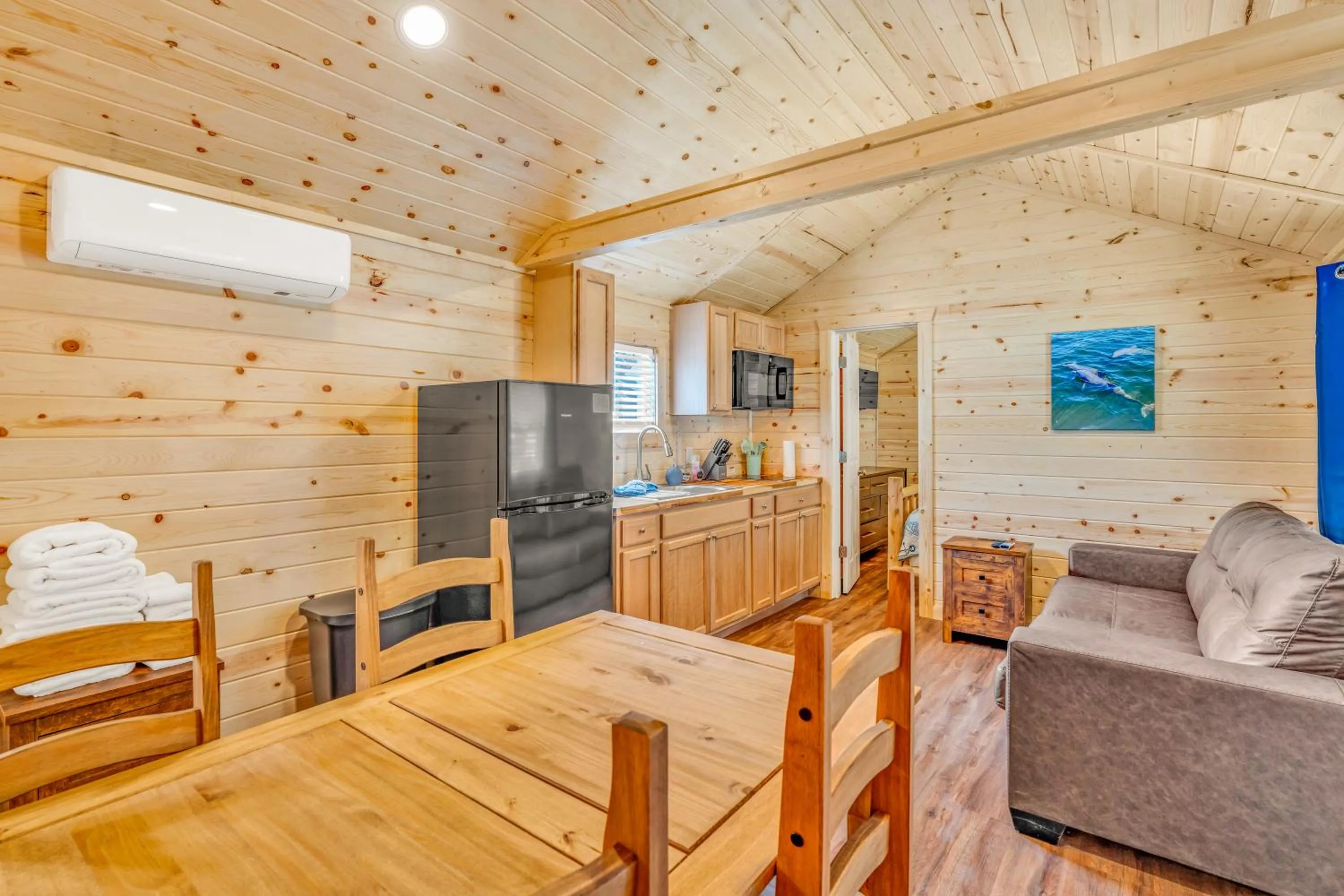 Living room in Good Times Motel and Marina