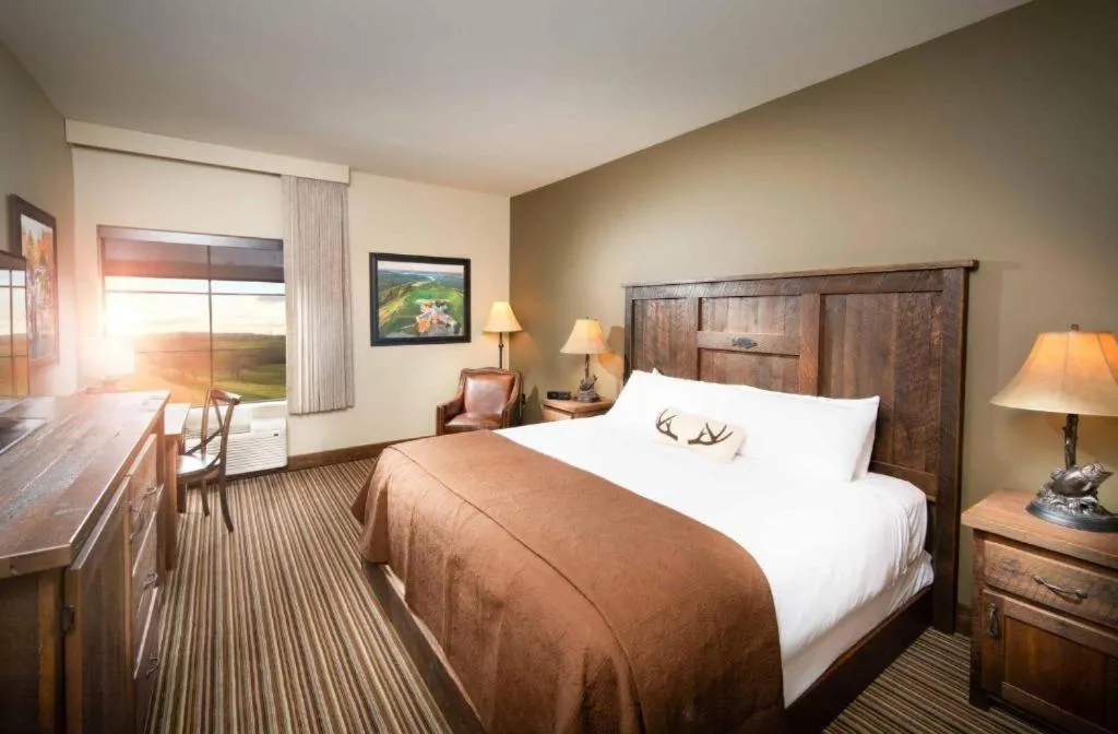 Bedroom in Bass Pro Shops Angler's Lodge