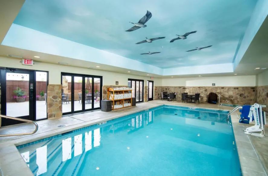 Swimming pool in Bass Pro Shops Angler's Lodge