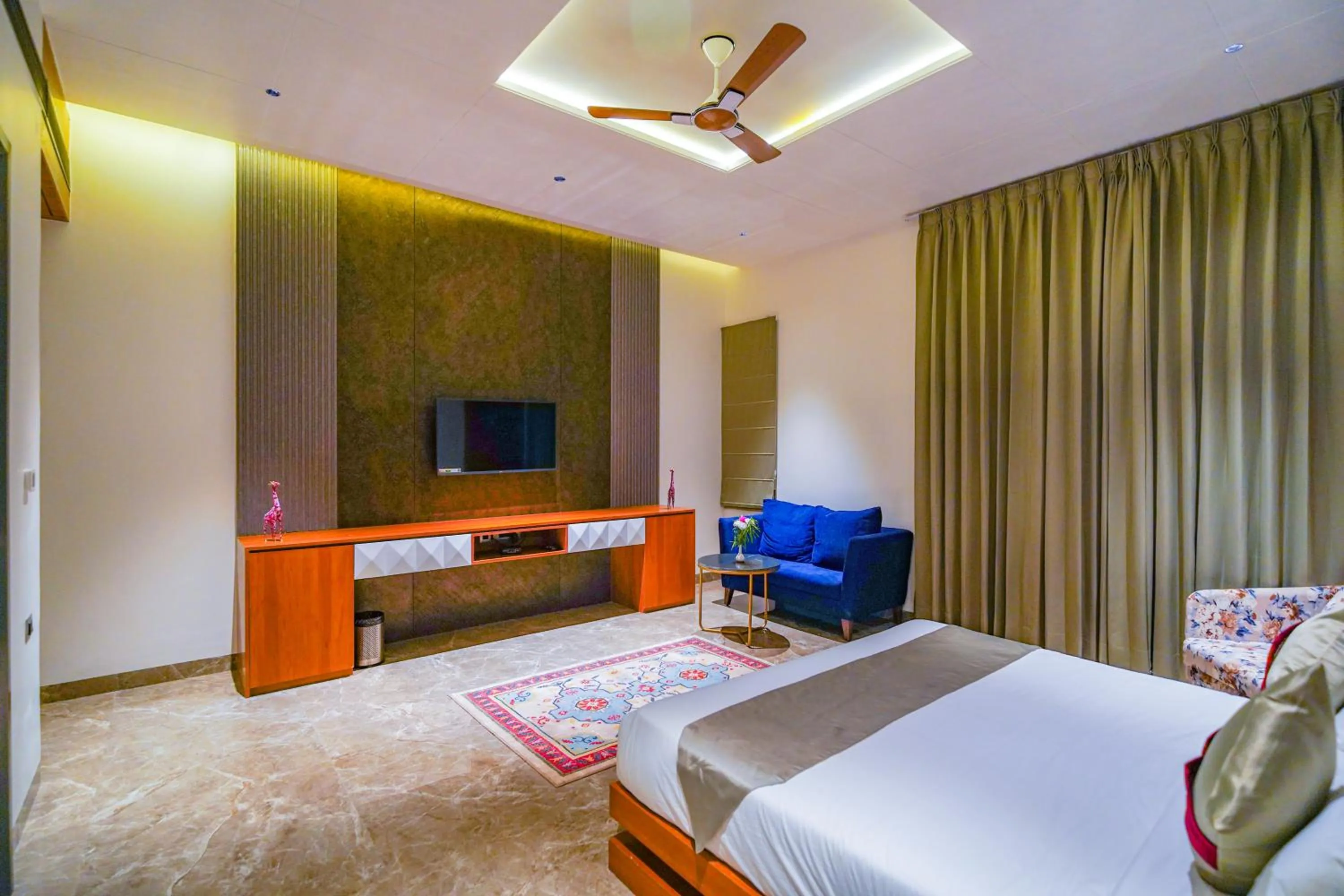 TV and multimedia, Bed in Hotel Red Stone