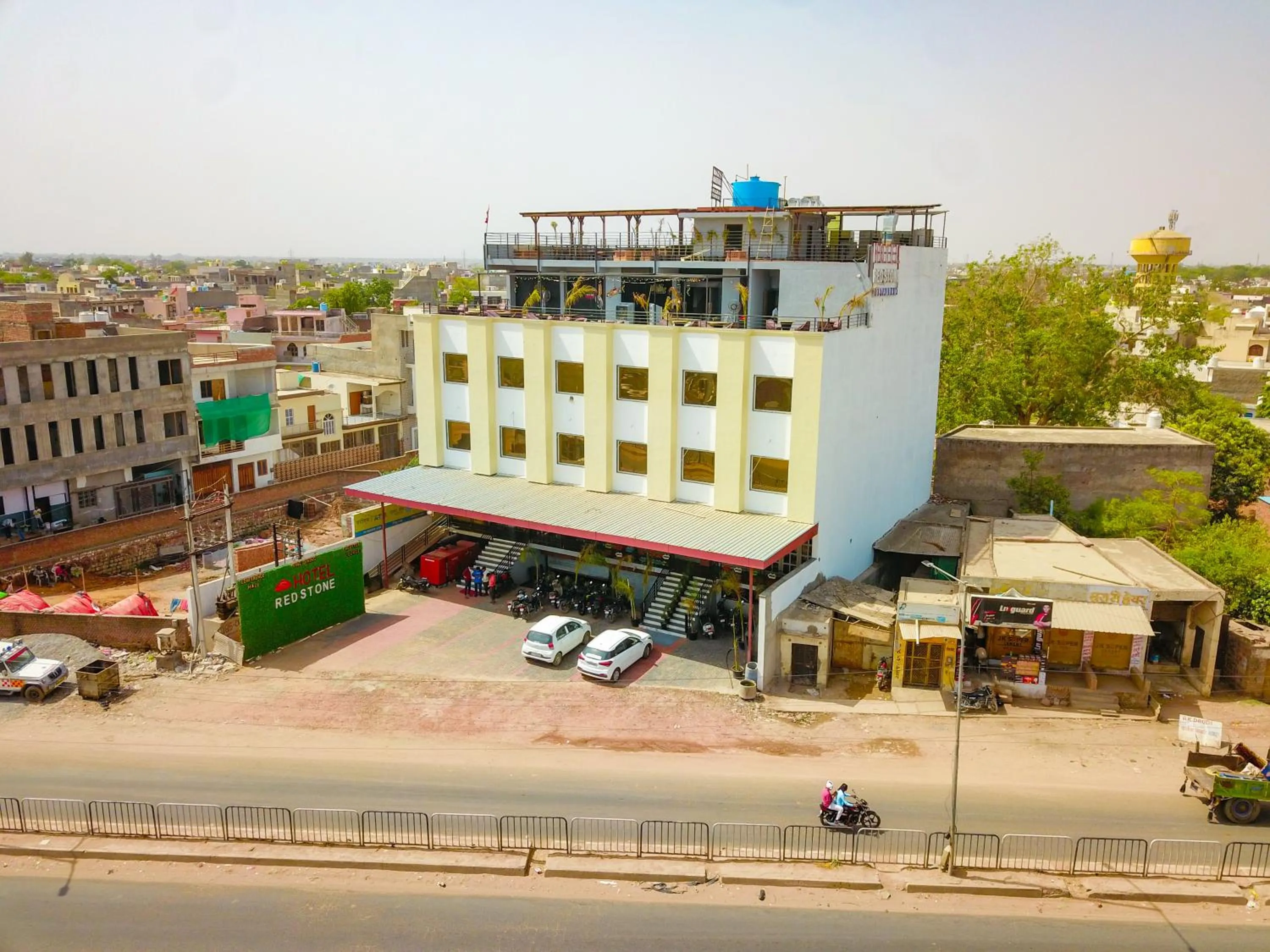 Day in Hotel Red Stone