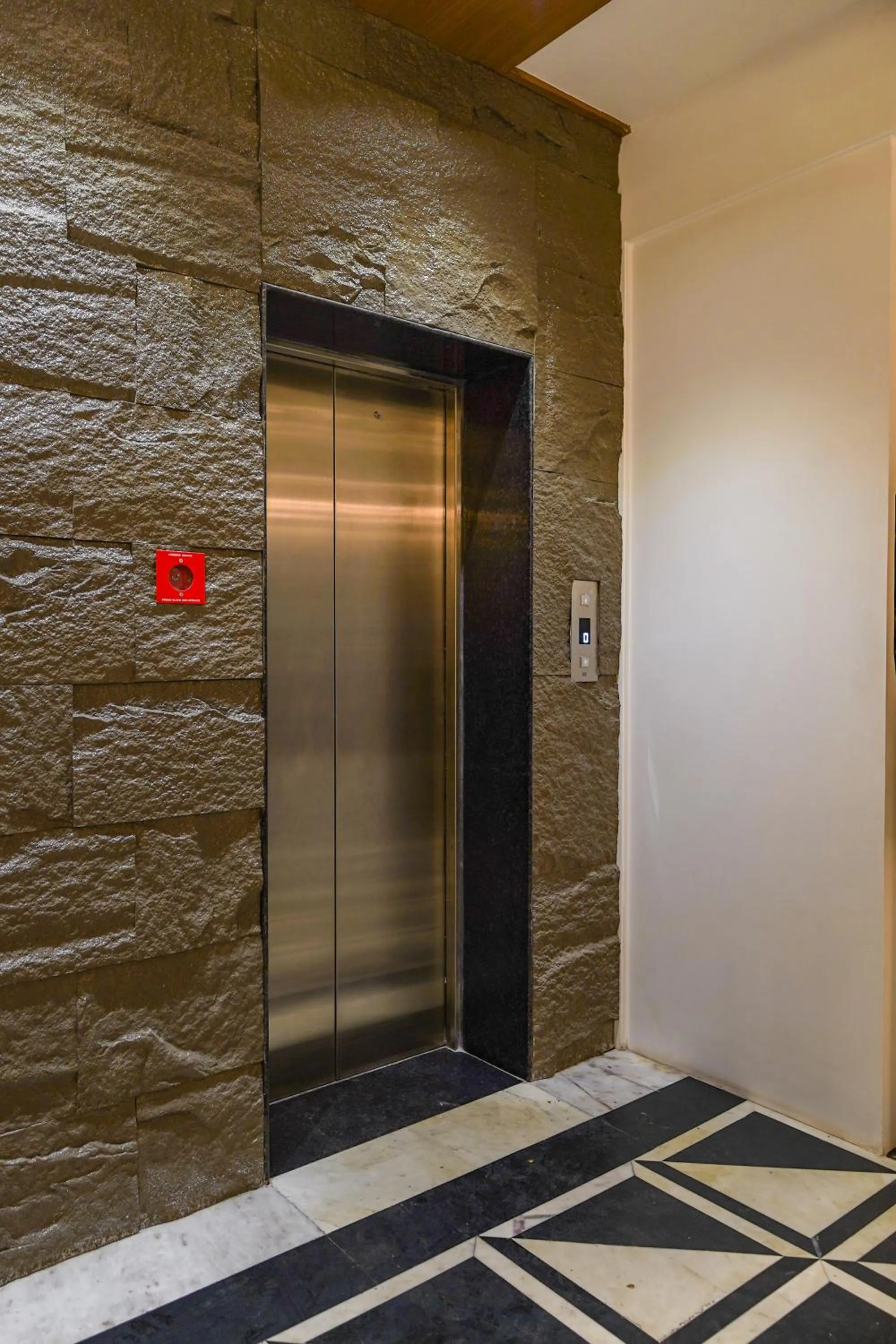 elevator in Hotel Red Stone