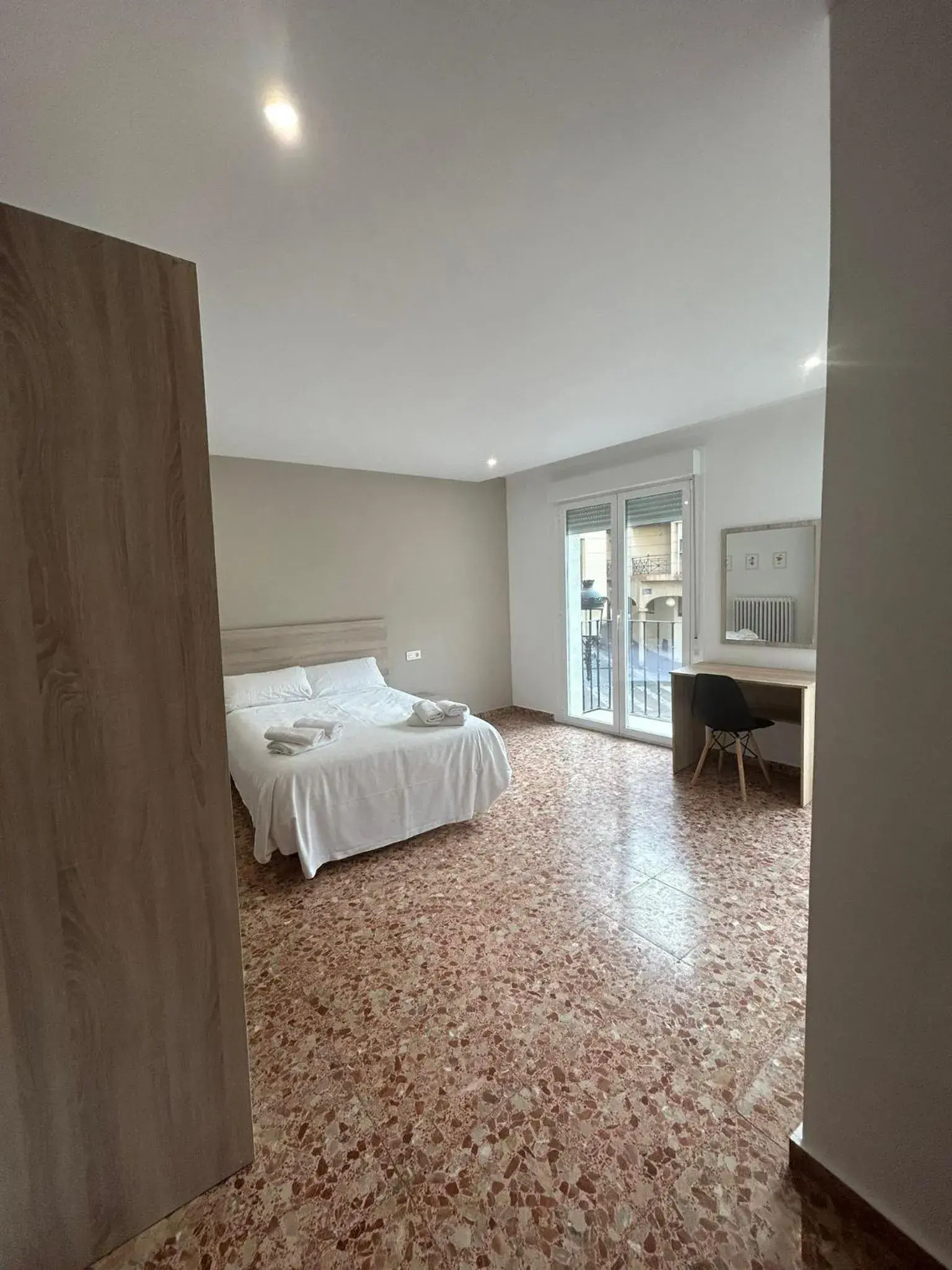 Double Room with Private Bathroom in Pensión Arnedo Double Room with Private Bathroom in Pensión Arnedo