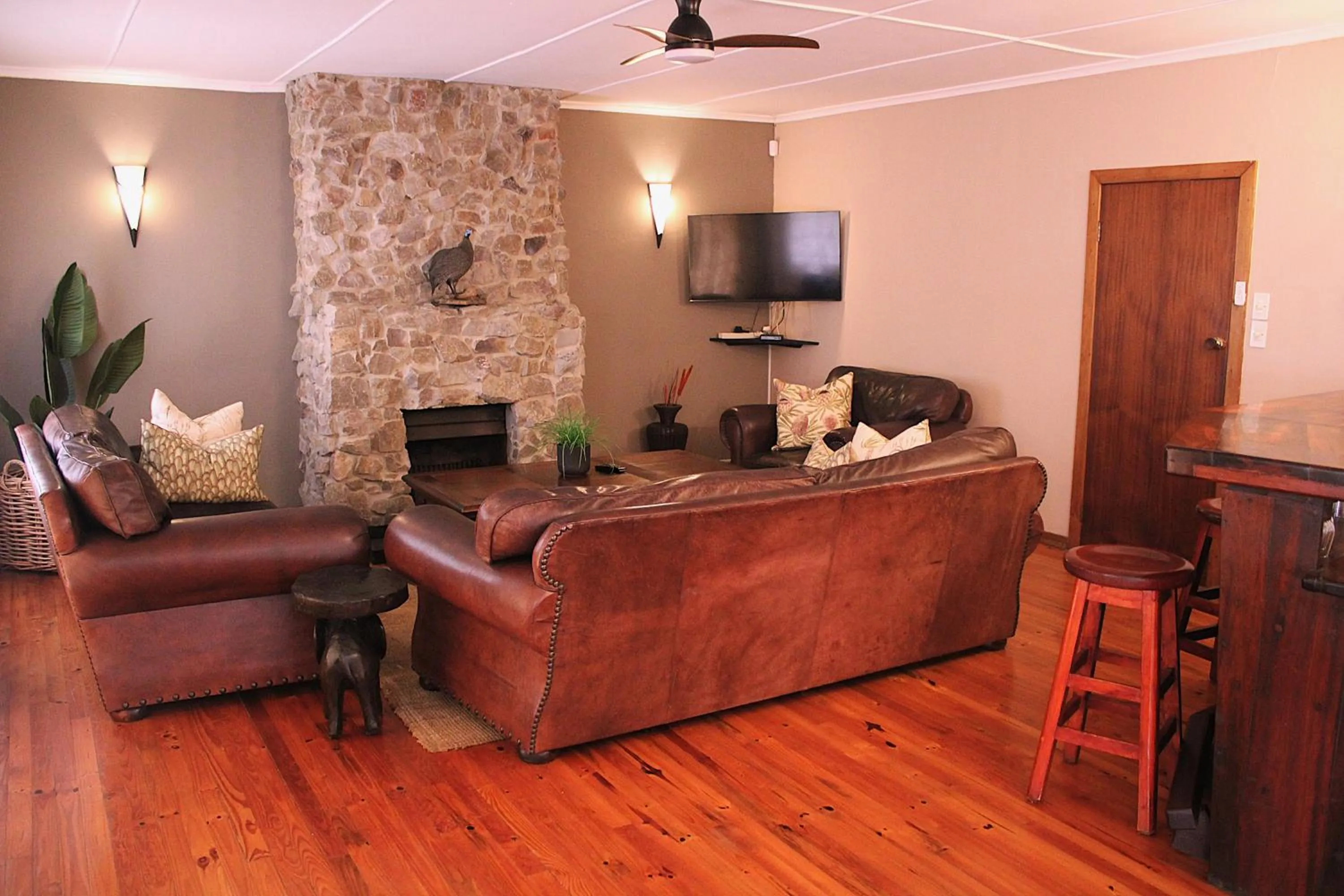 Lounge or bar in The Ranch House at African Safari Lodge