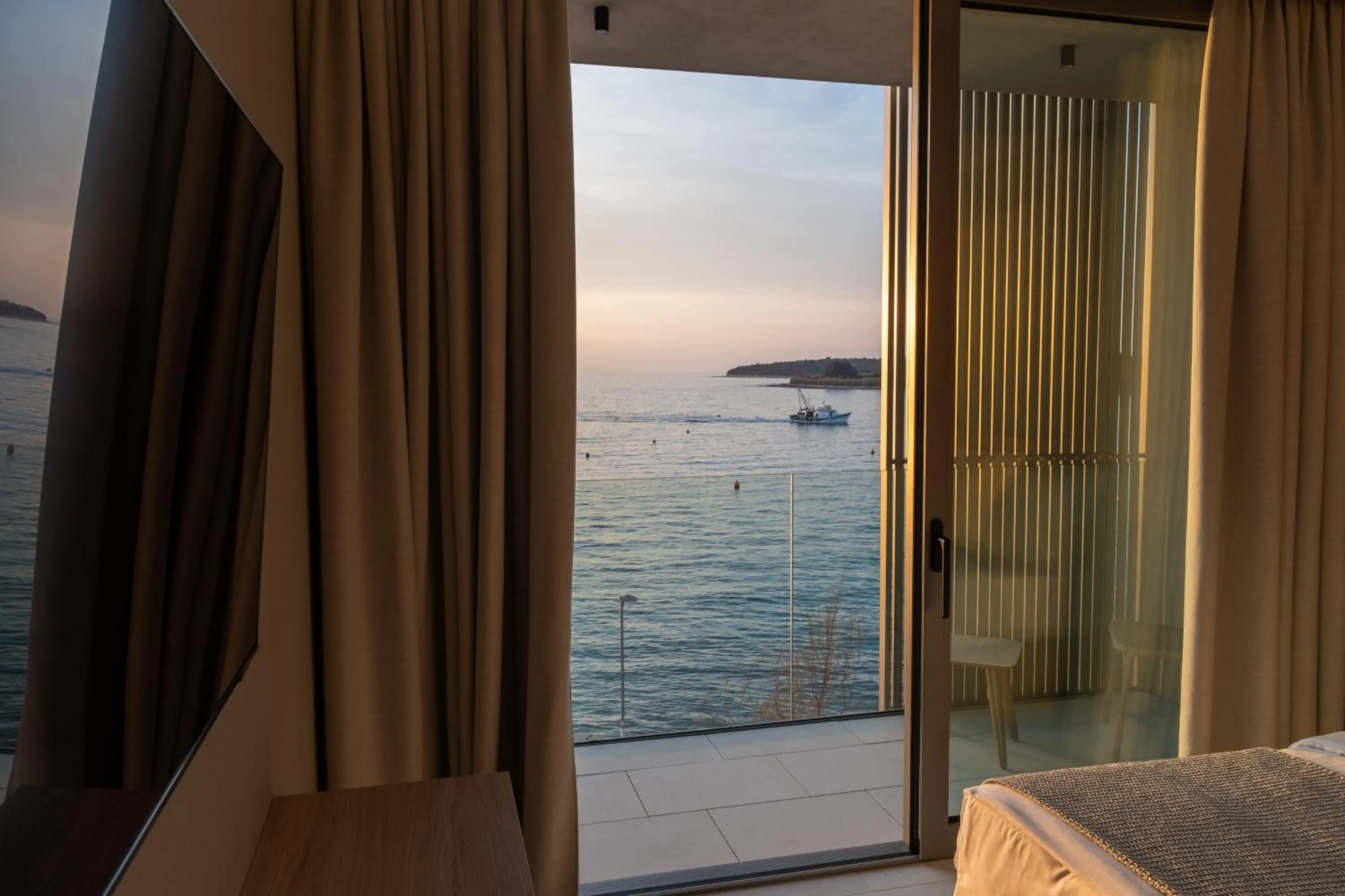 Bed in Blu Mare Hotel