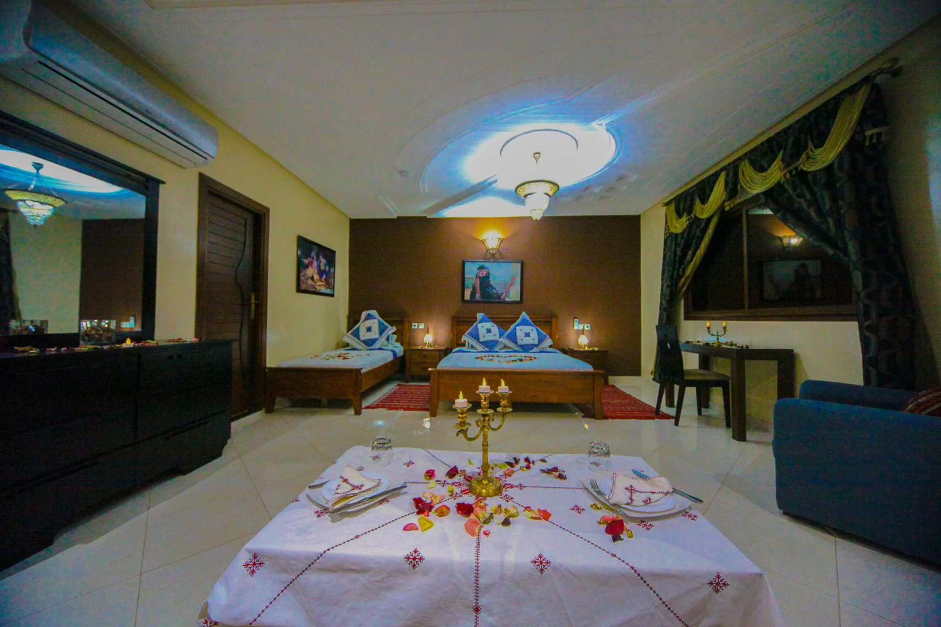 Photo of the whole room, Bed in Riad Mimosa