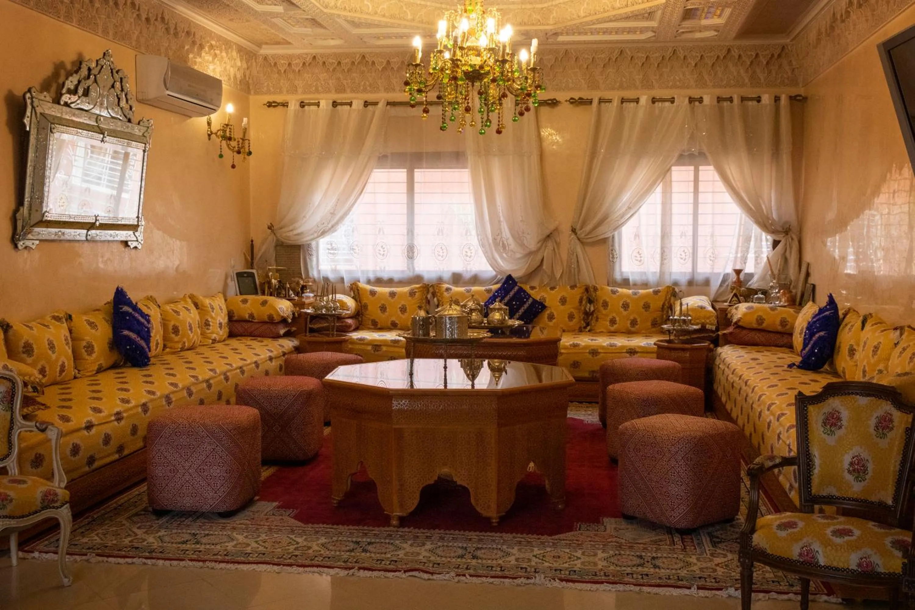 Restaurant/places to eat in Riad Mimosa