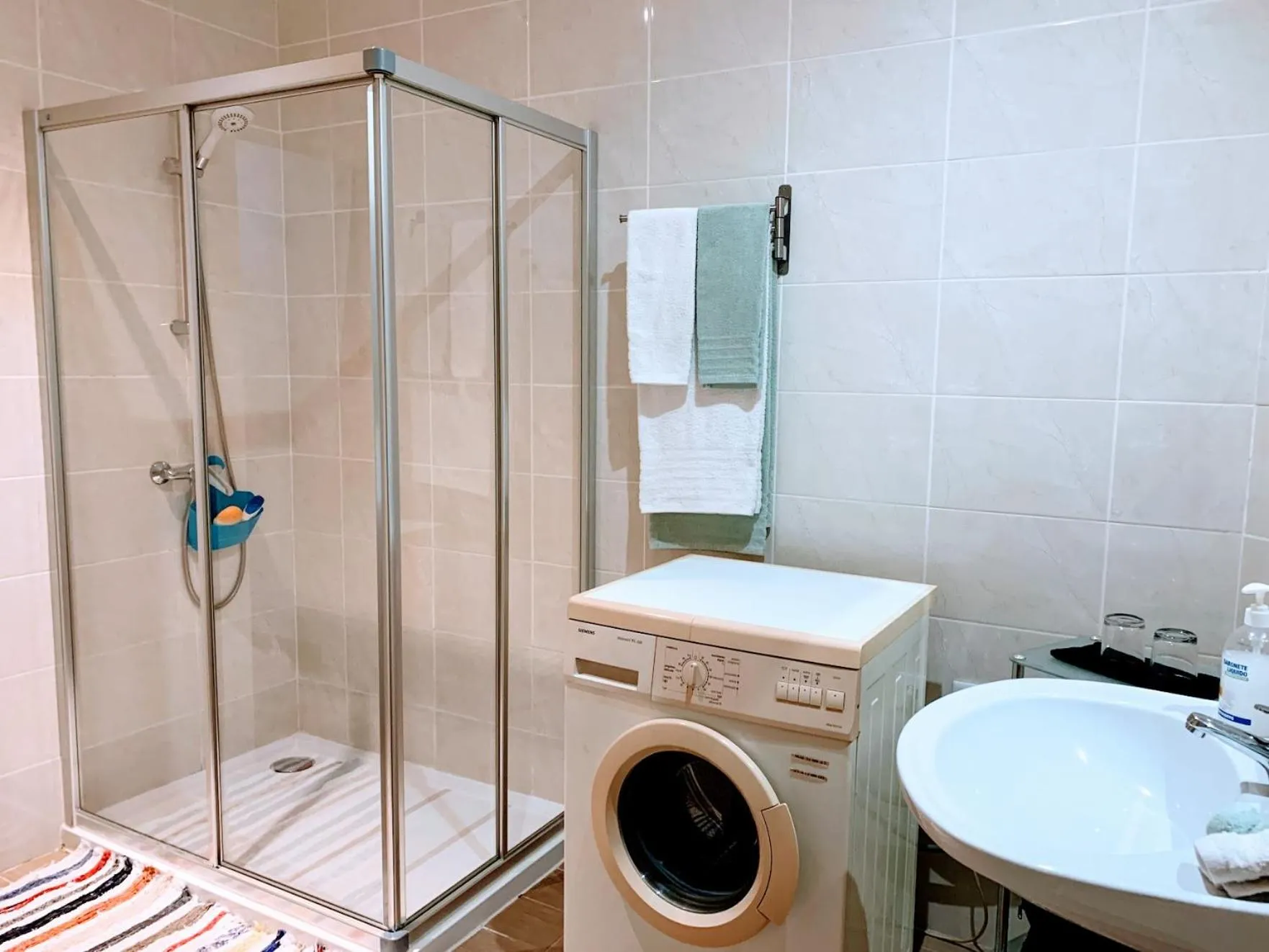 Shower in Casa Claudia - Pool and Wifi