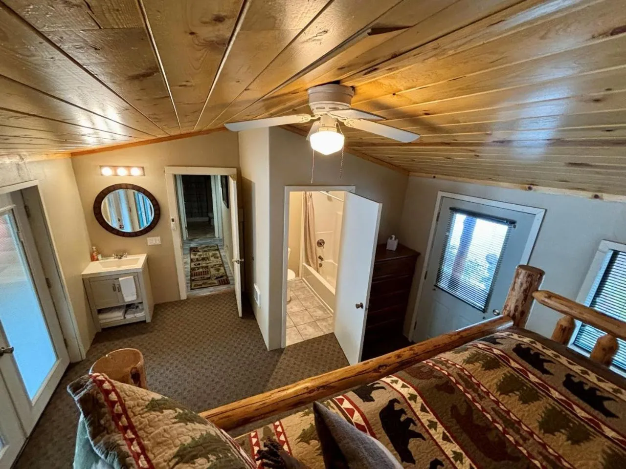 Photo of the whole room, Bed in Riverfront Motel & Cabins