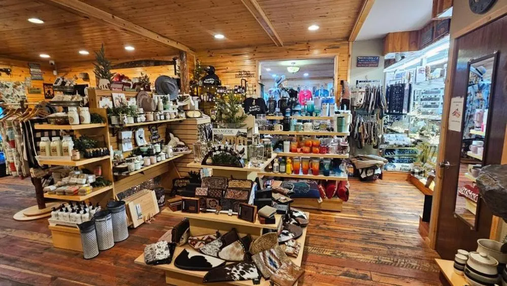 Shopping Area in Riverfront Motel & Cabins