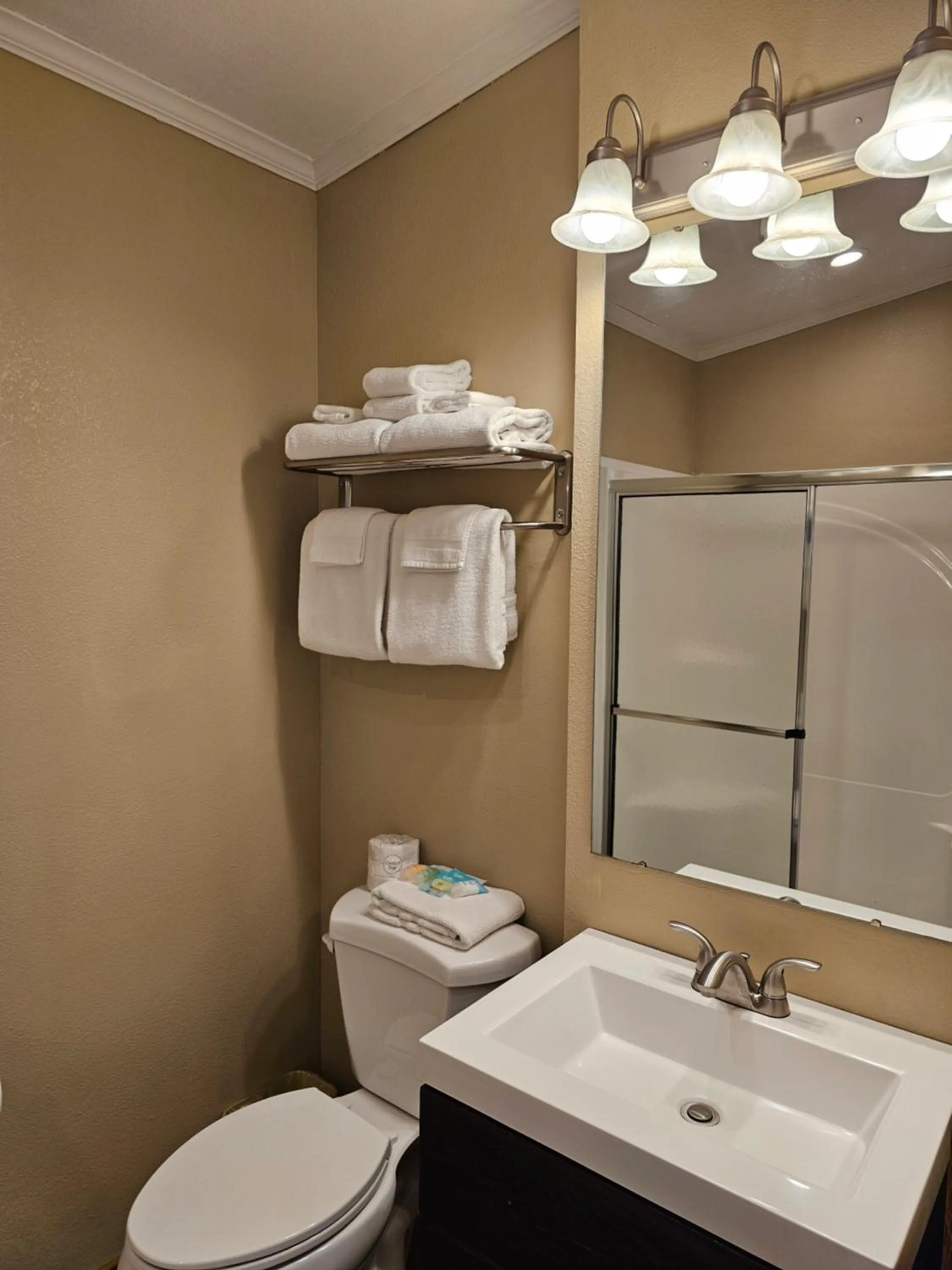 Shower in Riverfront Motel & Cabins