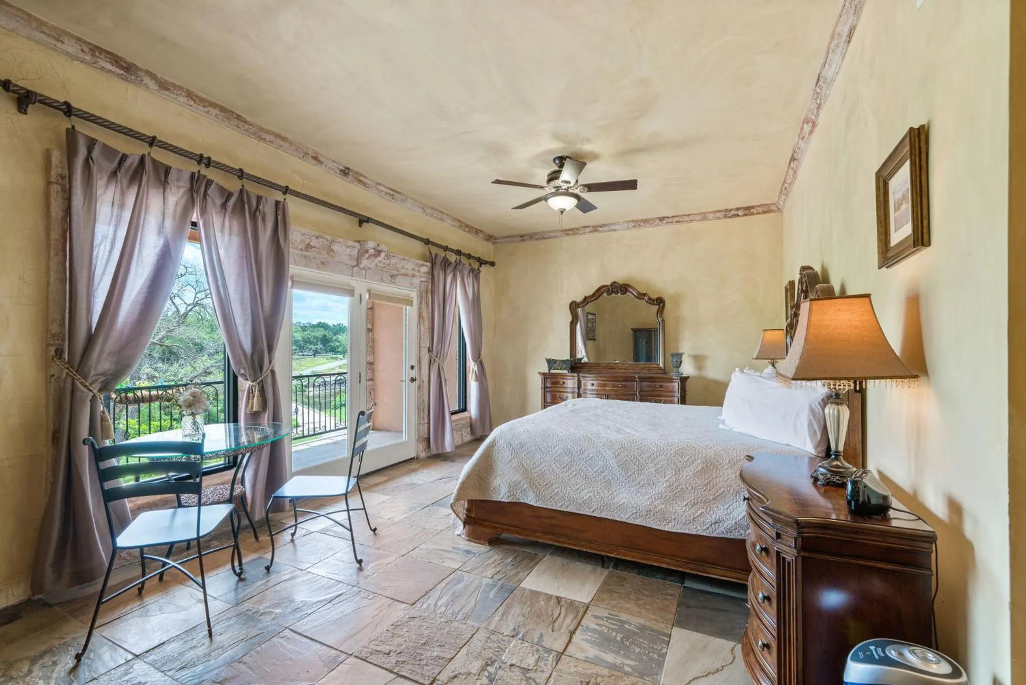 Bed in Blanco Riverside Cottages