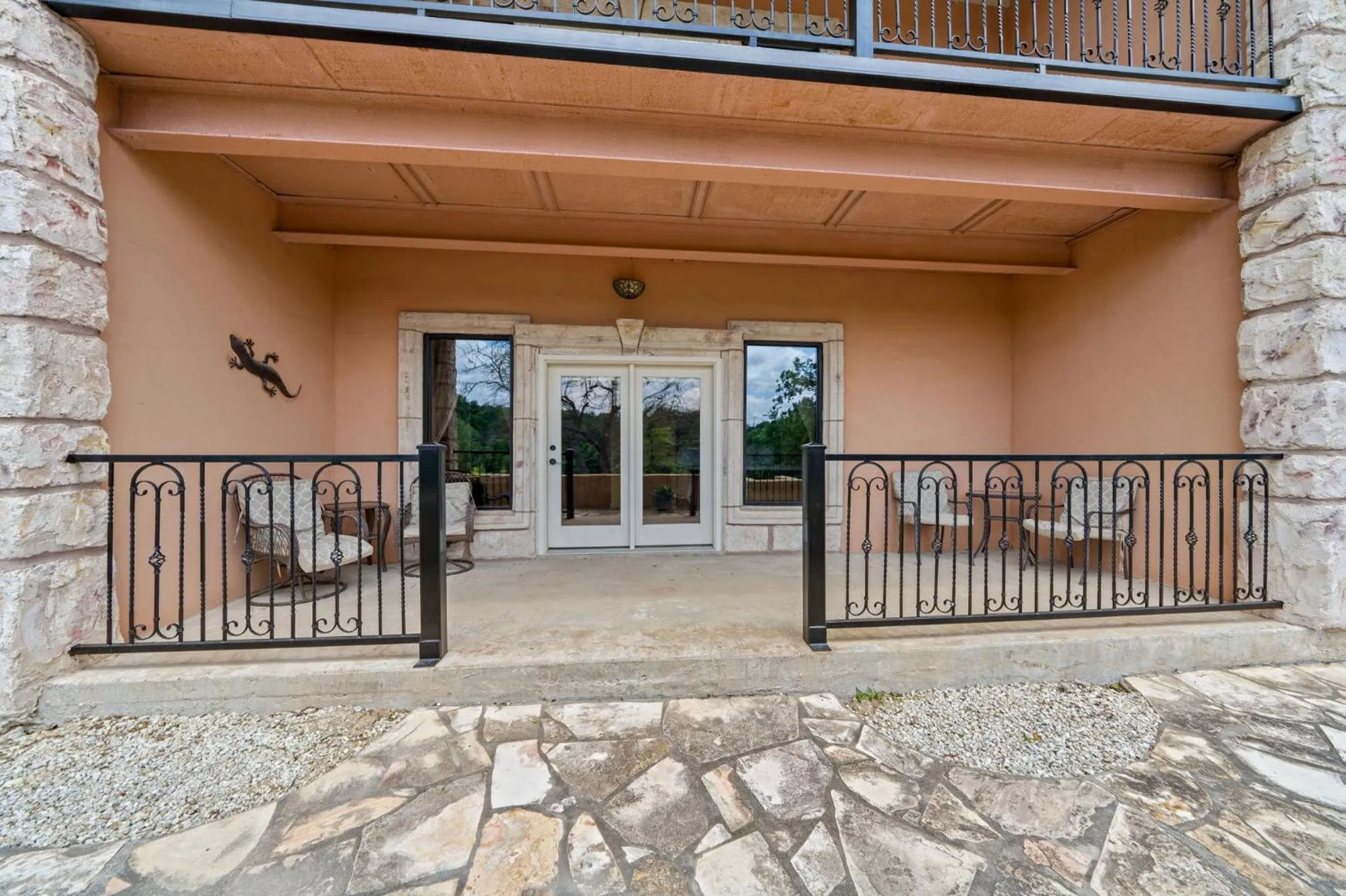 Patio in Blanco Riverside Cottages