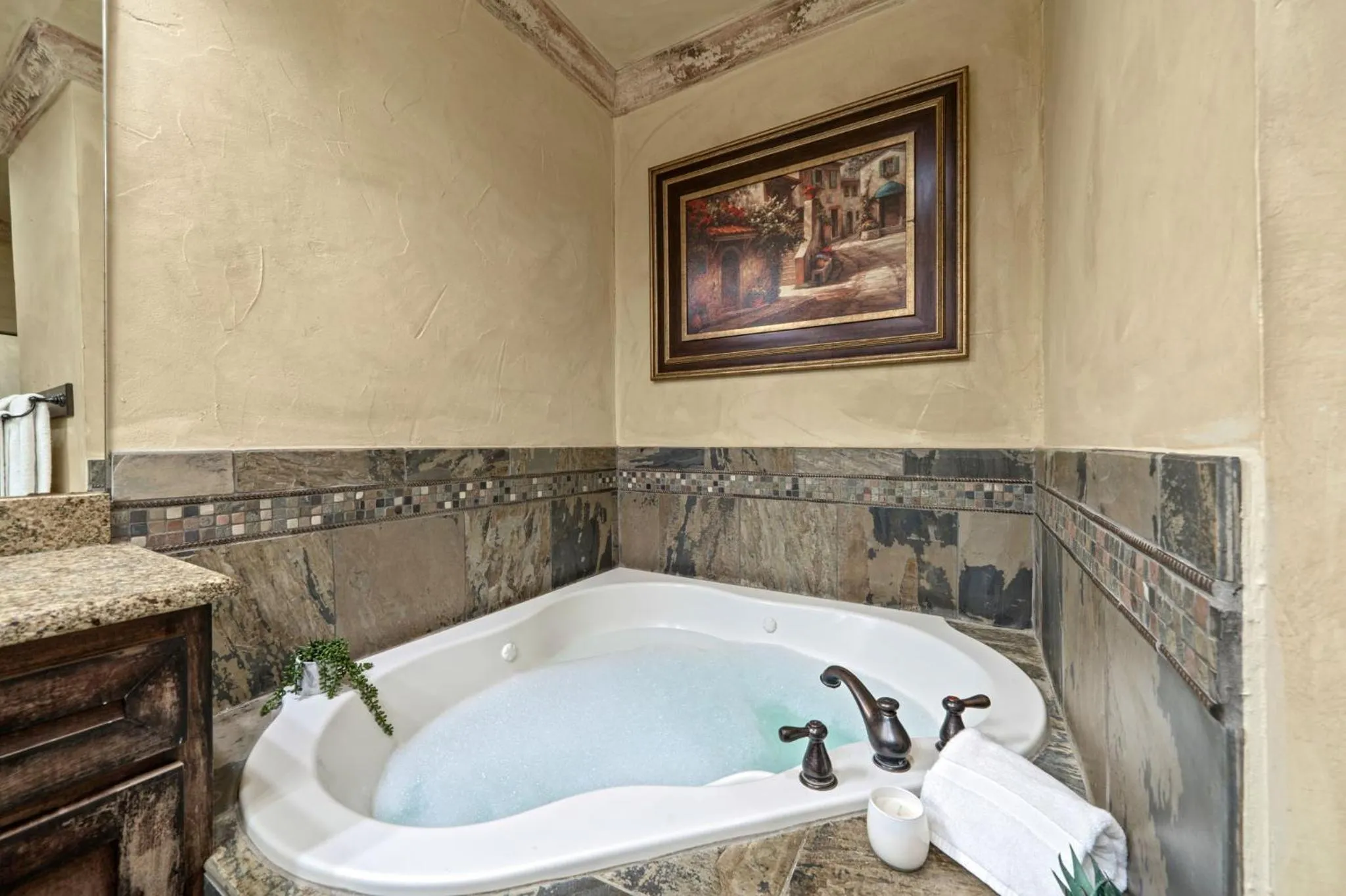 Hot Tub in Blanco Riverside Cottages