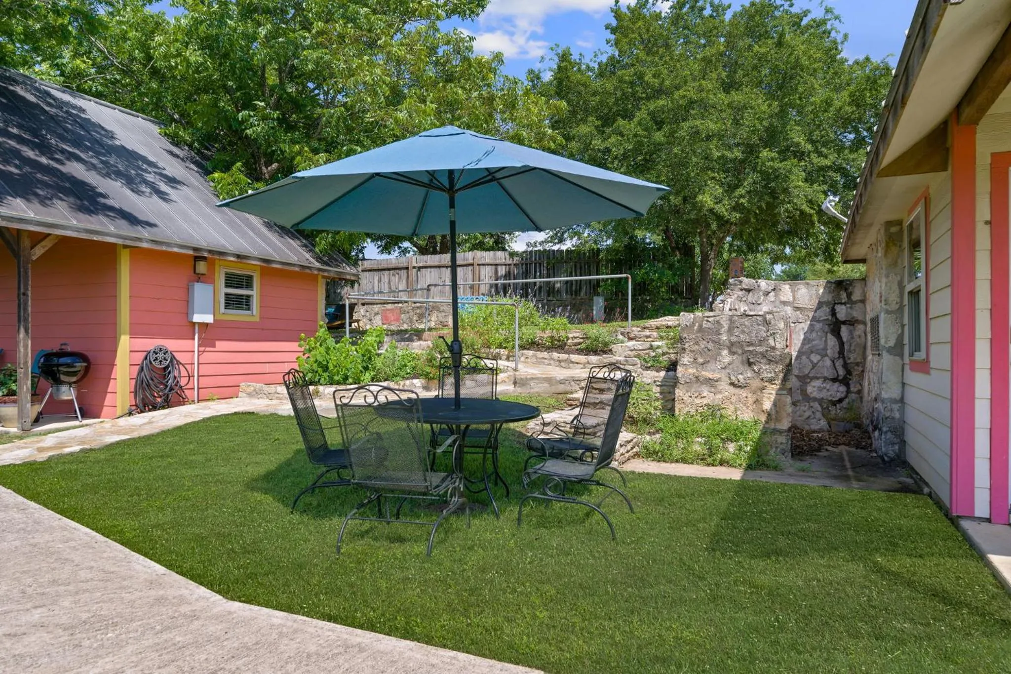 Patio in Blanco Riverside Cottages
