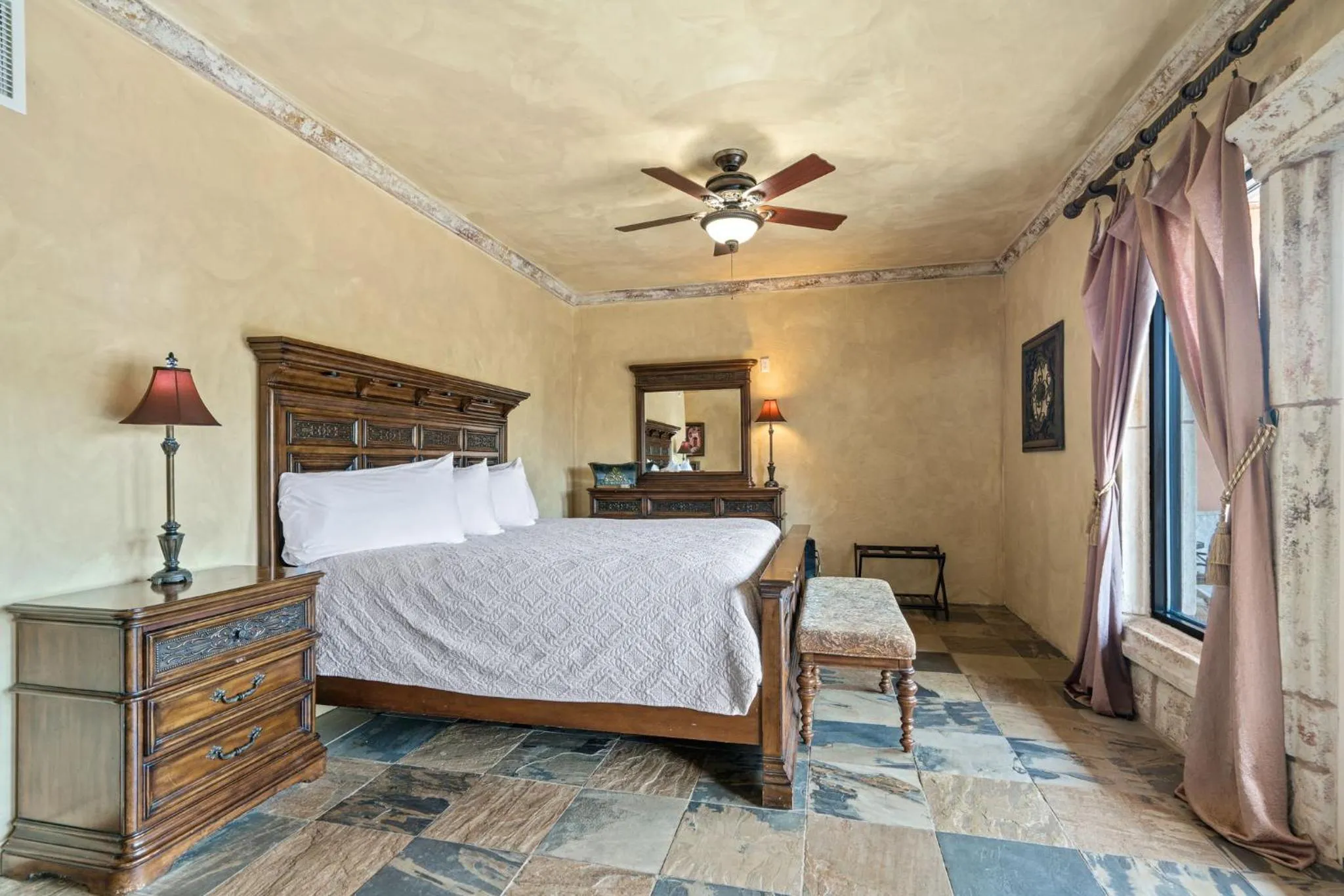 Bed in Blanco Riverside Cottages