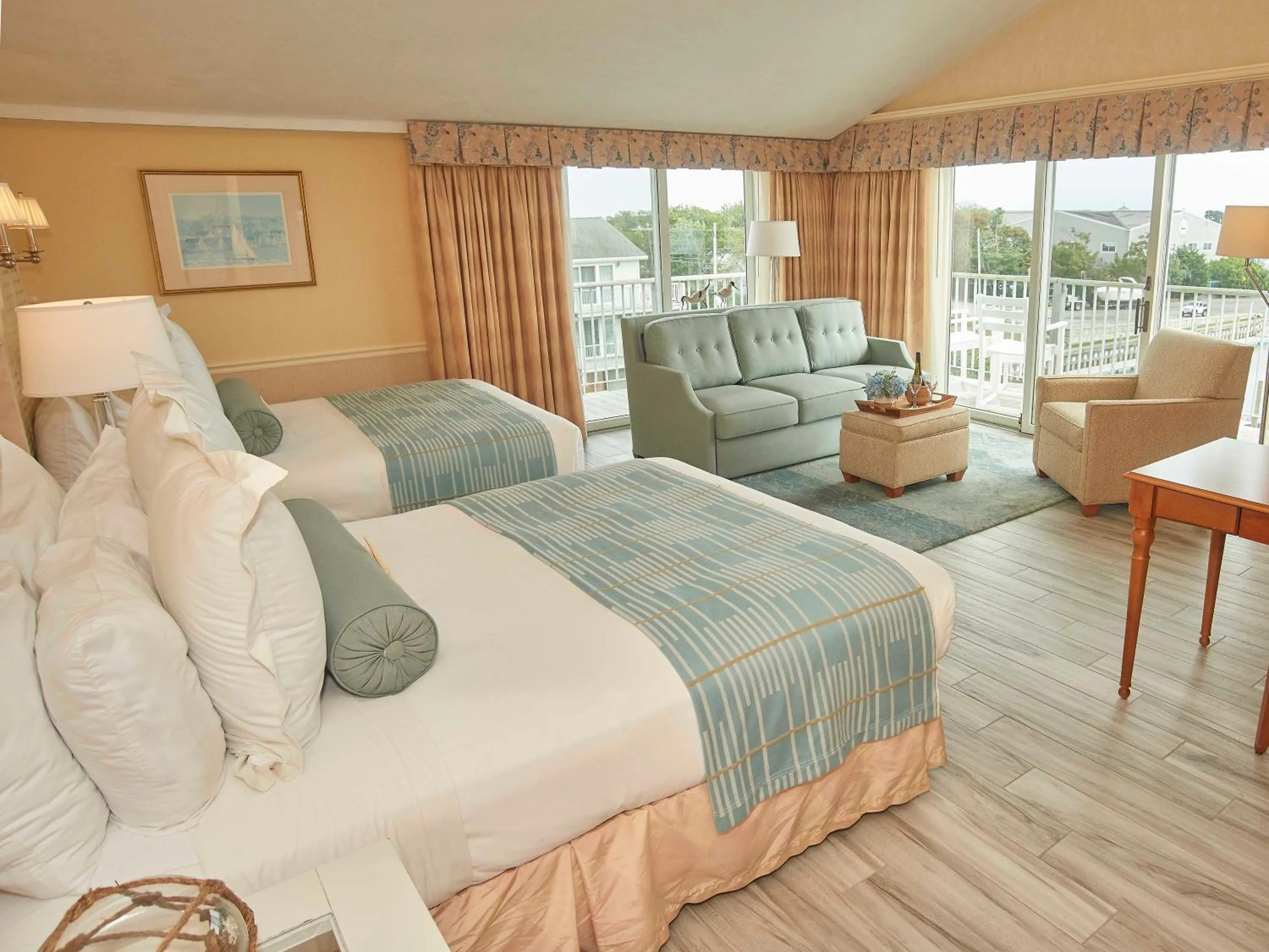 Photo of the whole room, Bed in Anchor In Hotel - Hyannis, MA