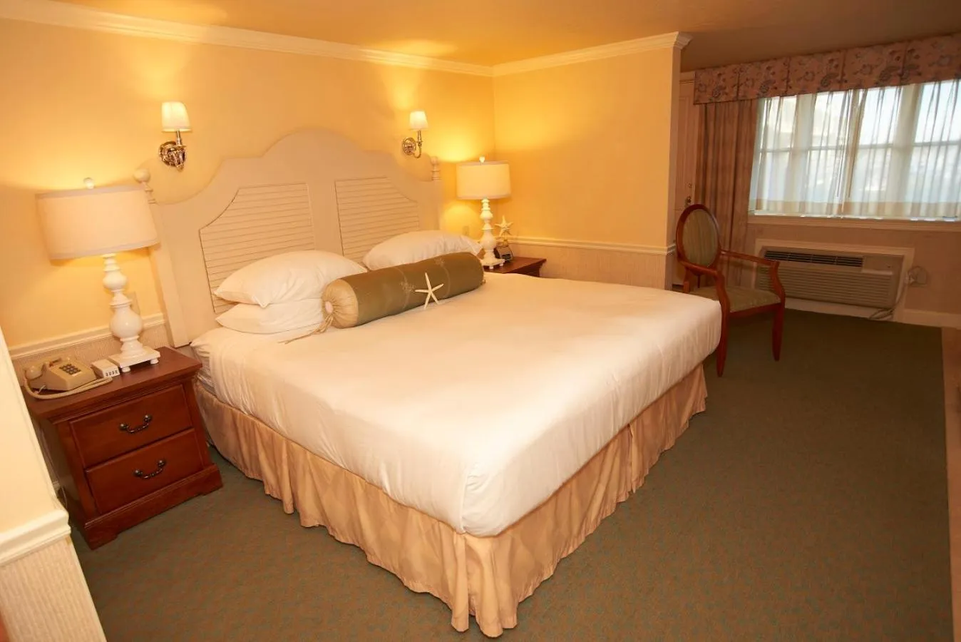 Photo of the whole room, Bed in Anchor In Hotel - Hyannis, MA