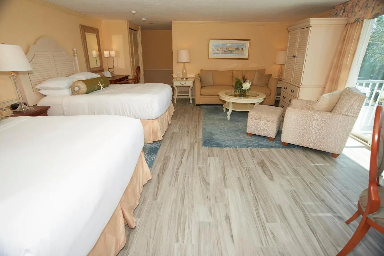 Photo of the whole room, Bed in Anchor In Hotel - Hyannis, MA