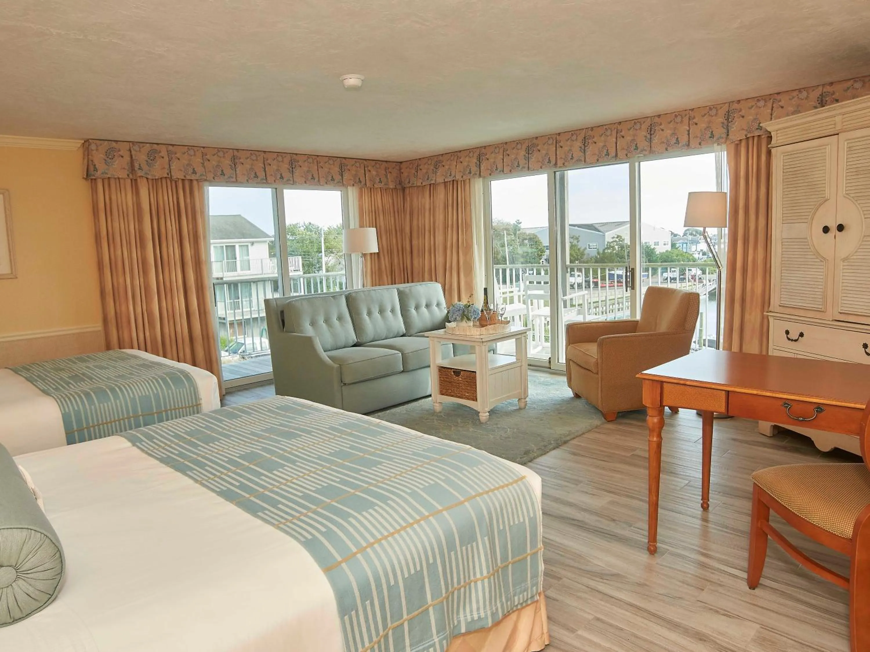 Photo of the whole room, Bed in Anchor In Hotel - Hyannis, MA