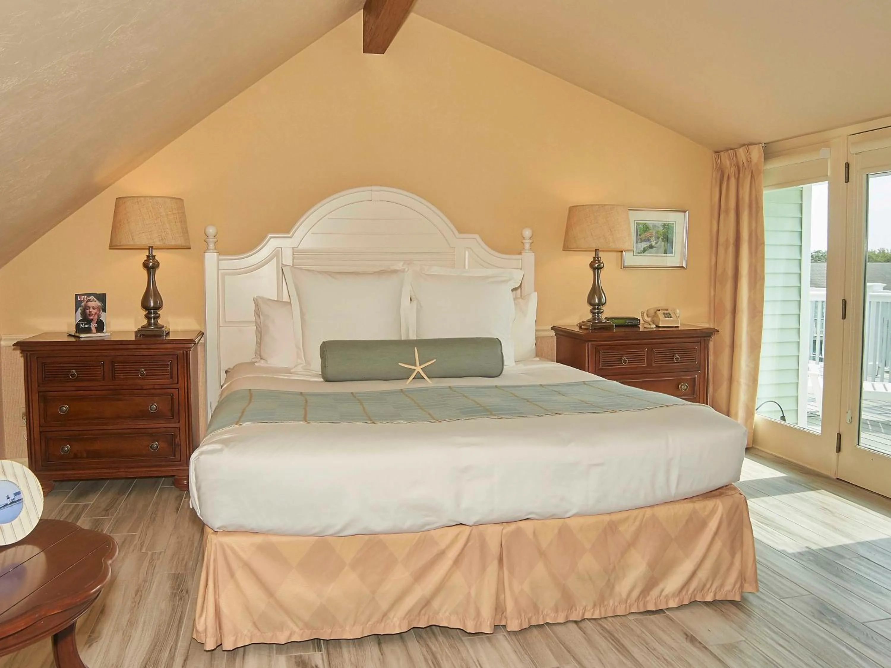 Bed in Anchor In Hotel - Hyannis, MA