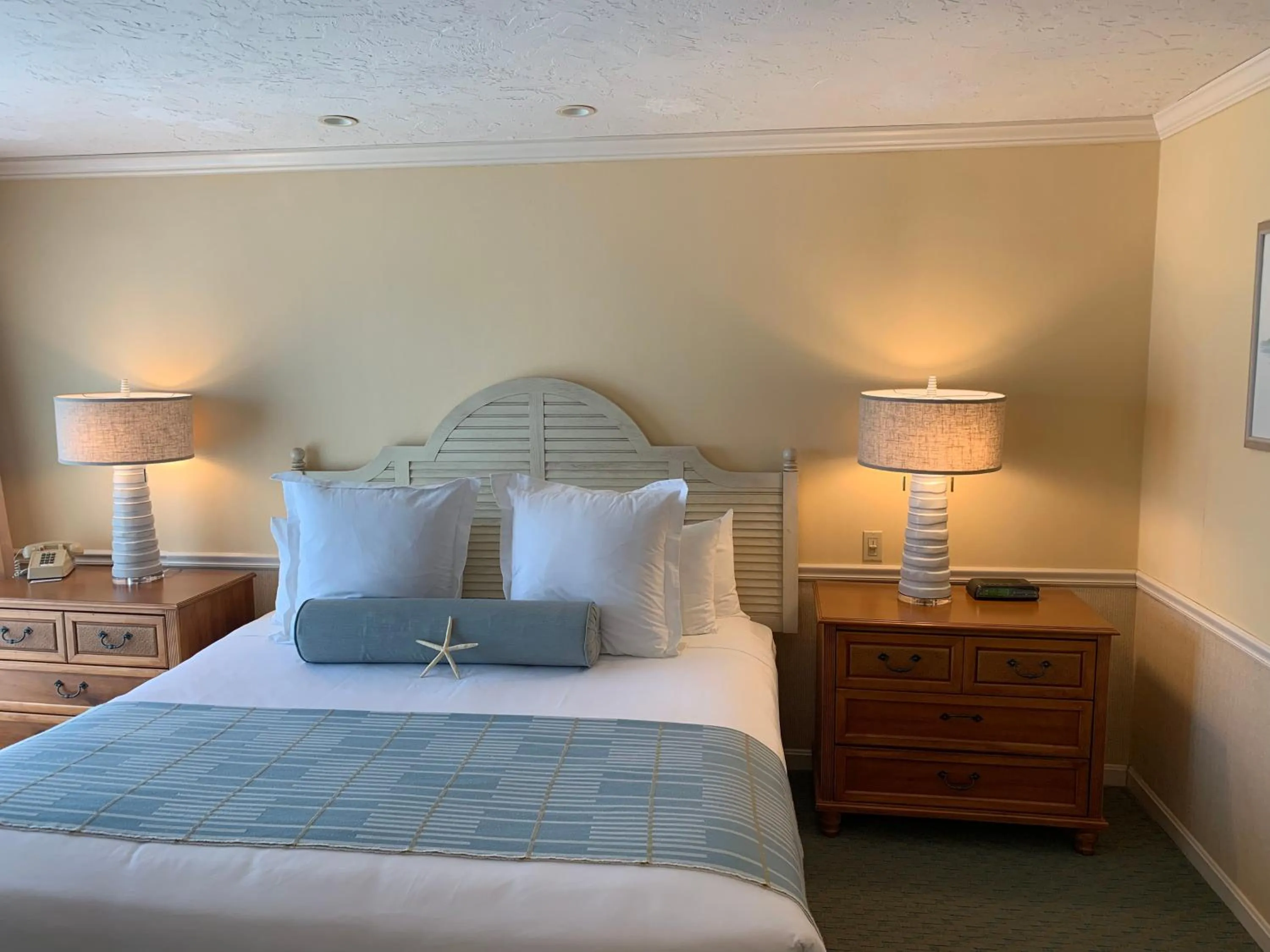 Bed in Anchor In Hotel - Hyannis, MA