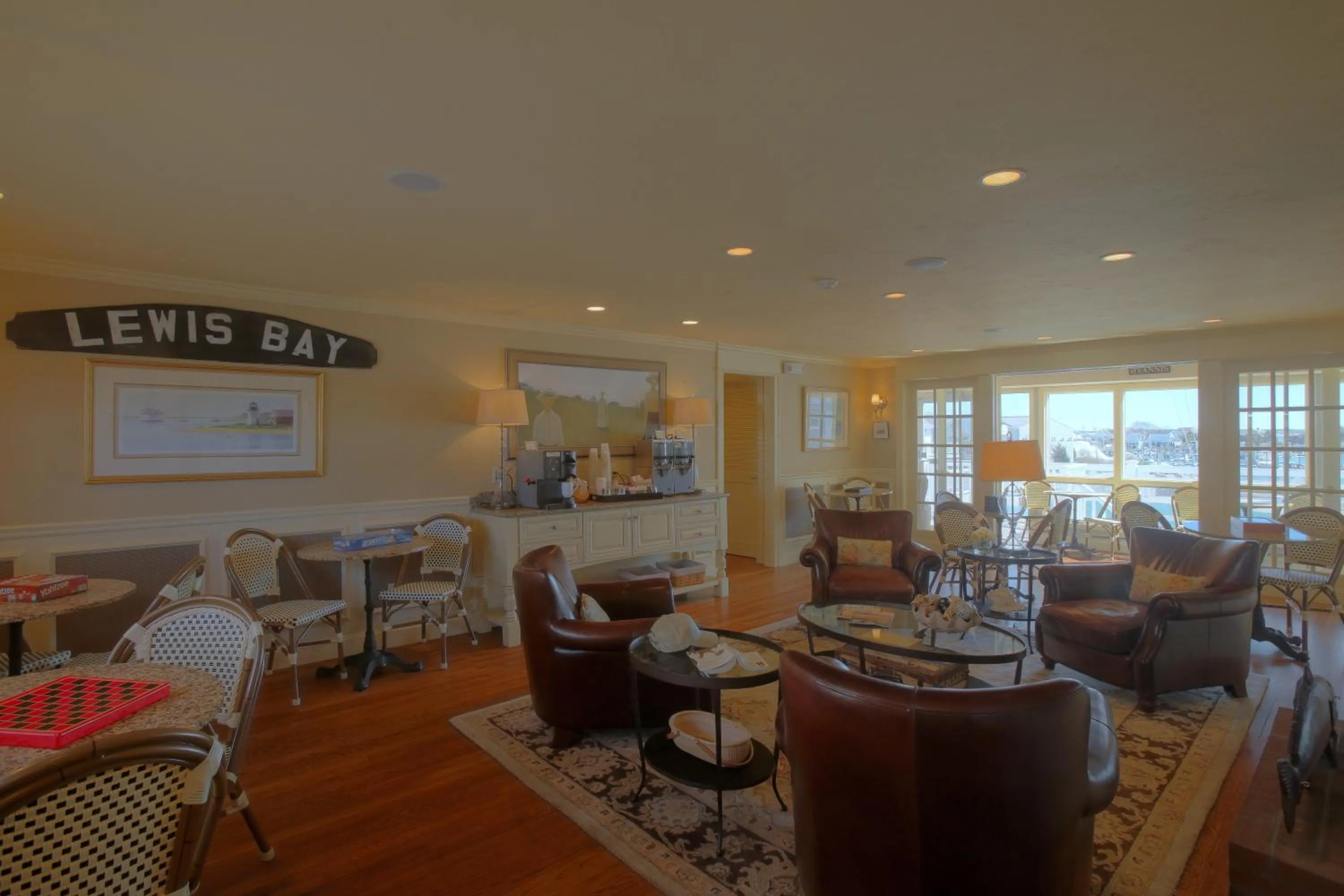 Communal lounge/ TV room in Anchor In Hotel - Hyannis, MA