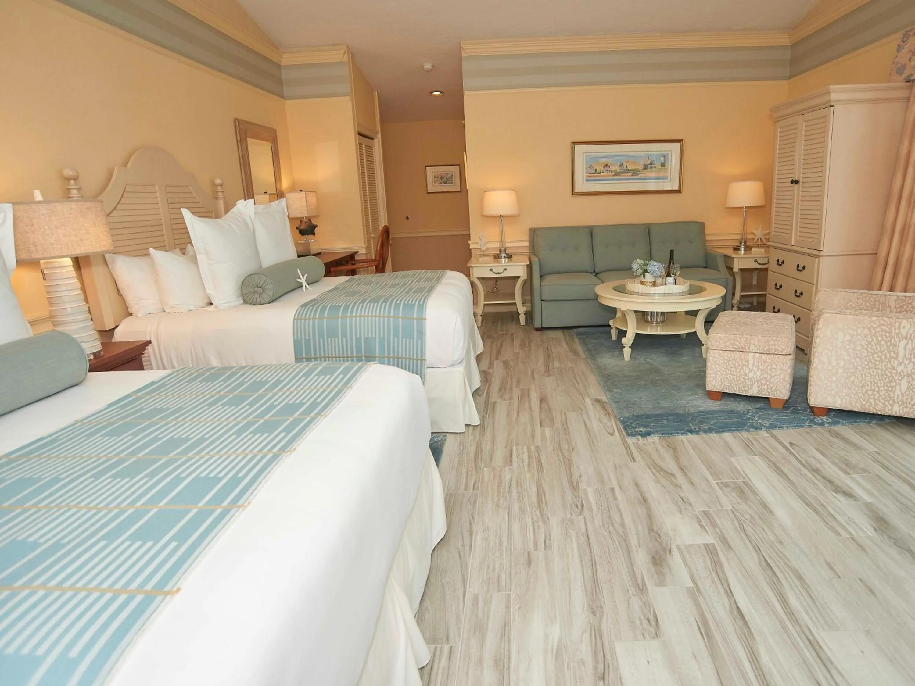 Photo of the whole room, Bed in Anchor In Hotel - Hyannis, MA