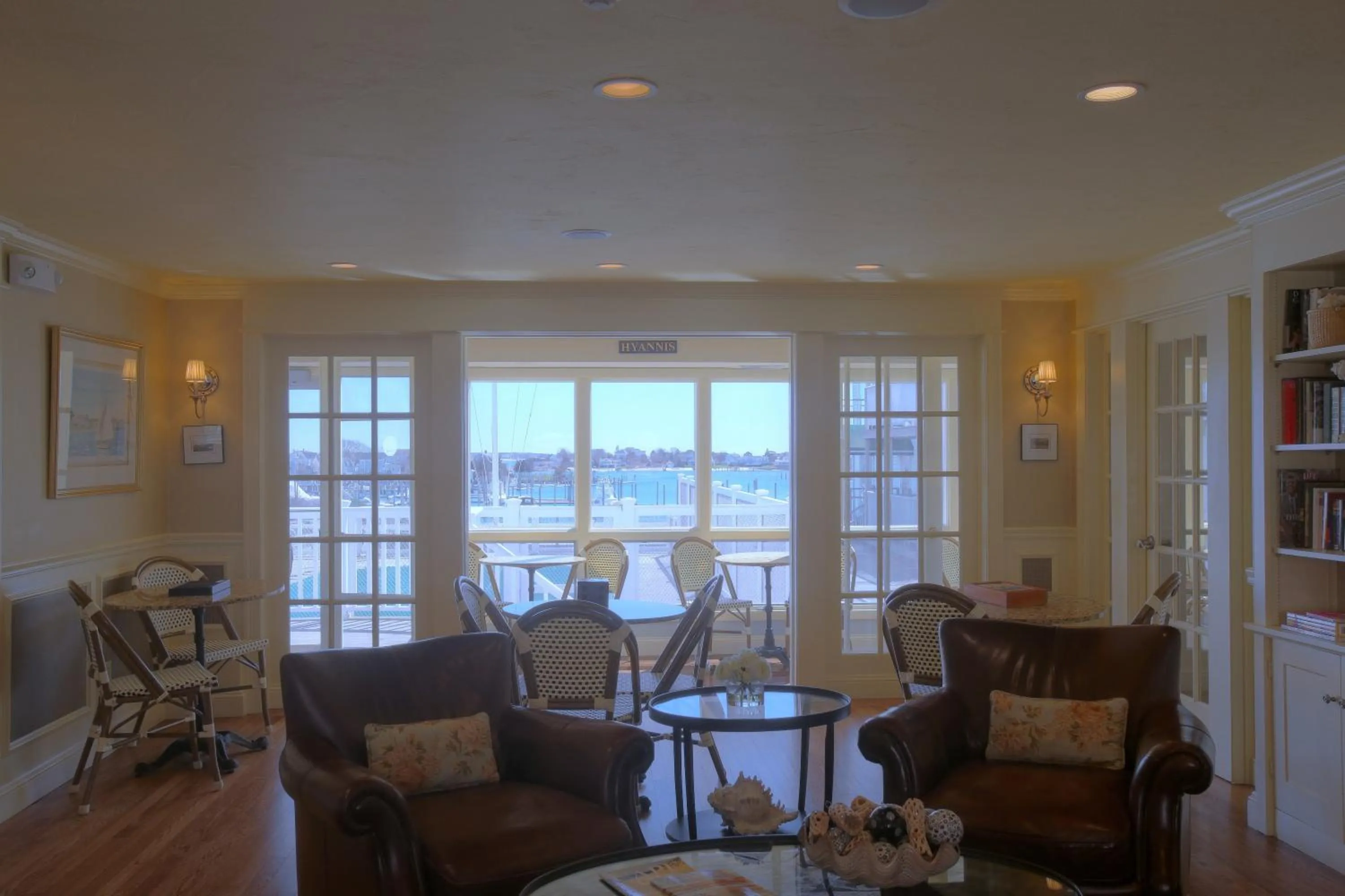 Communal lounge/ TV room in Anchor In Hotel - Hyannis, MA