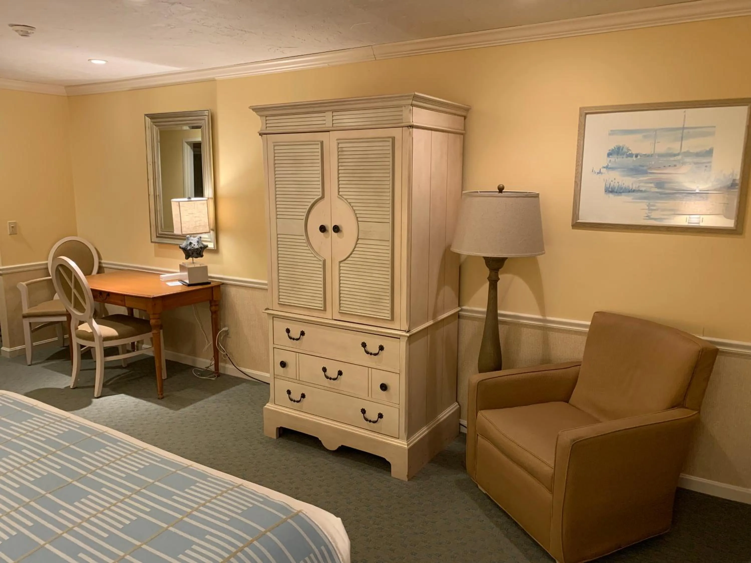 Photo of the whole room, Bed in Anchor In Hotel - Hyannis, MA