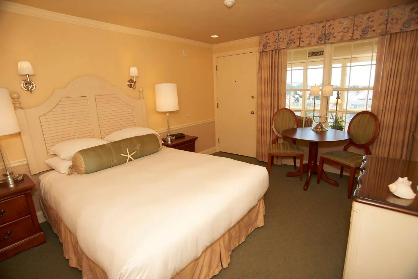 Photo of the whole room, Bed in Anchor In Hotel - Hyannis, MA