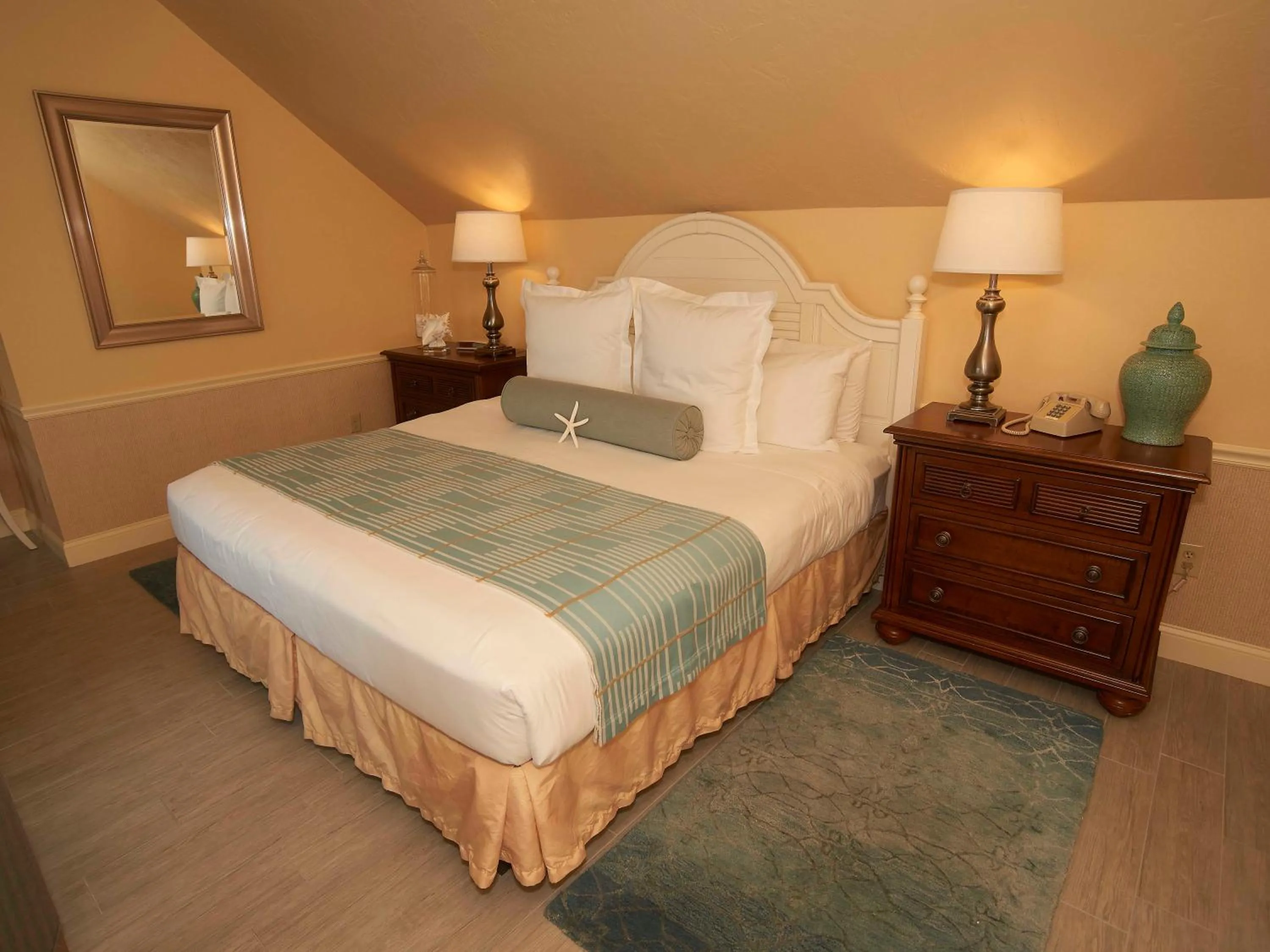 Bed in Anchor In Hotel - Hyannis, MA