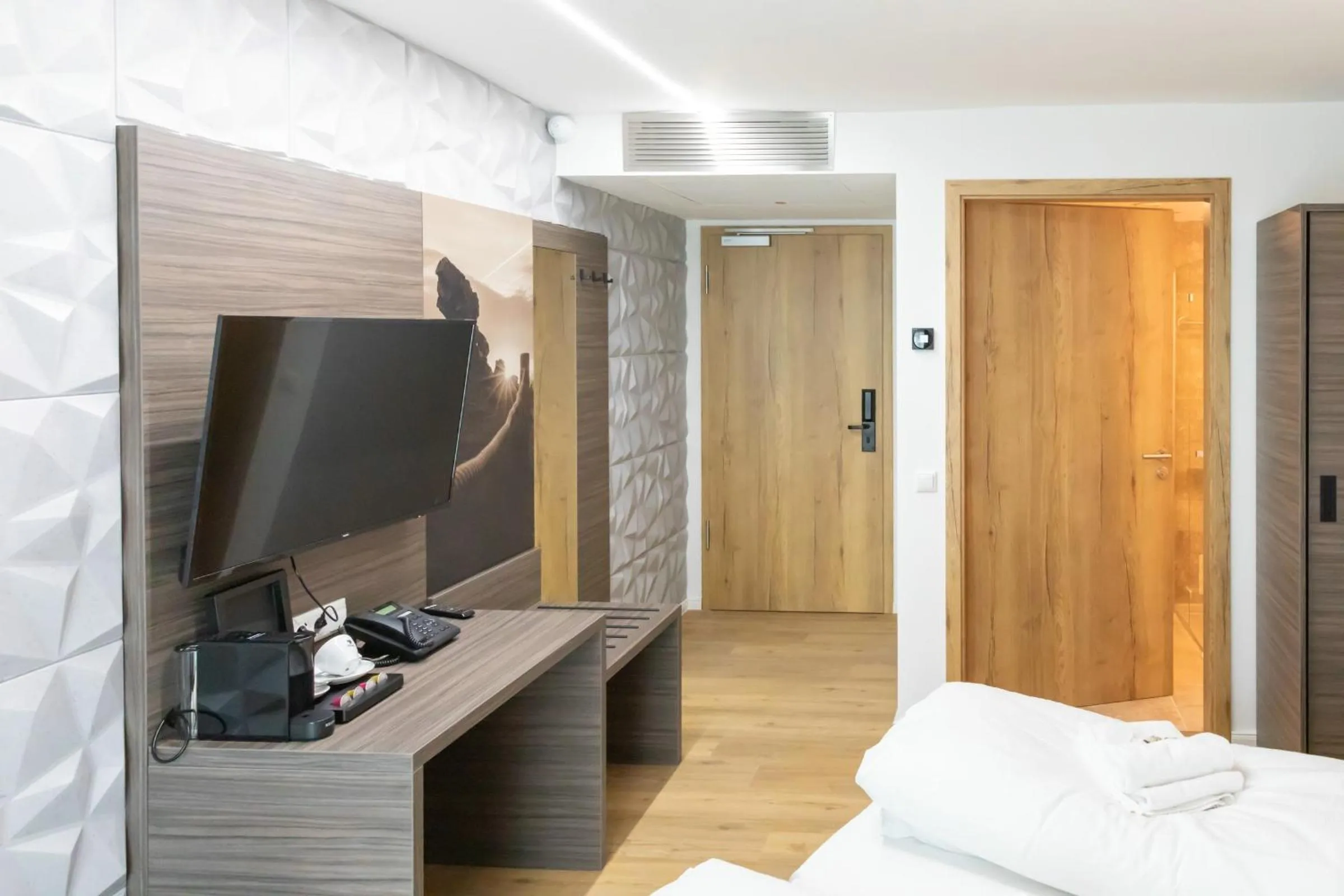 TV and multimedia, Bed in Central Hotel & Lounge Adult Only