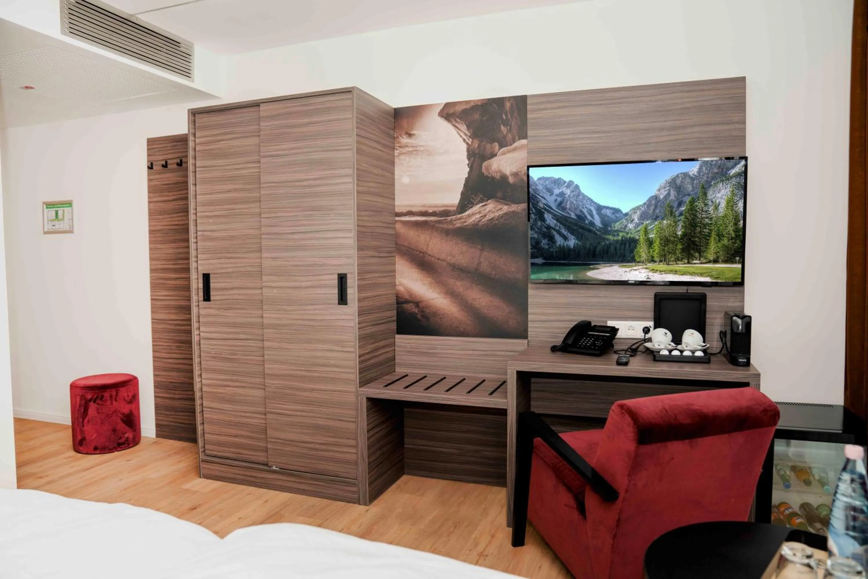 wardrobe, Bed in Central Hotel & Lounge Adult Only