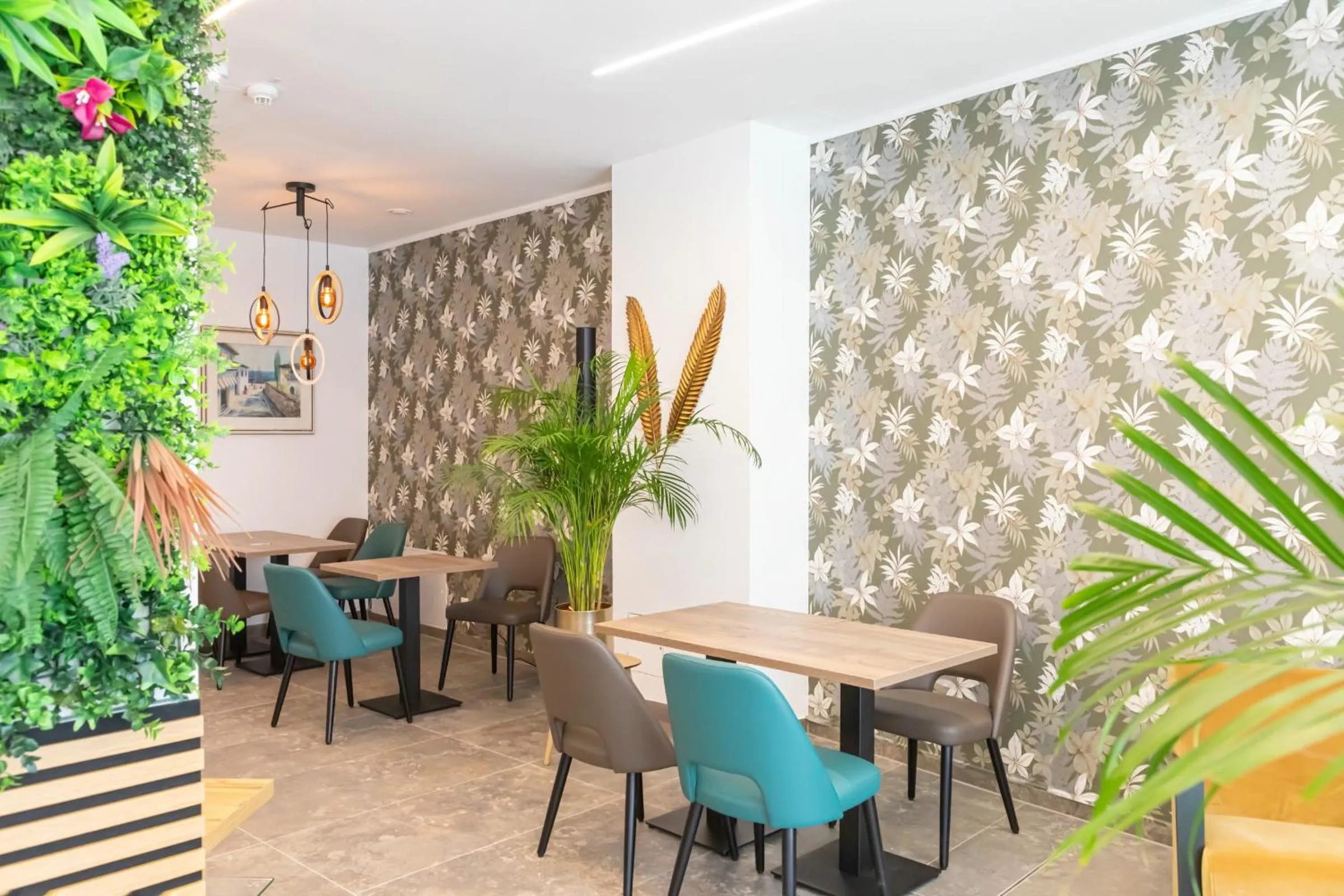 Breakfast in Central Hotel & Lounge Adult Only