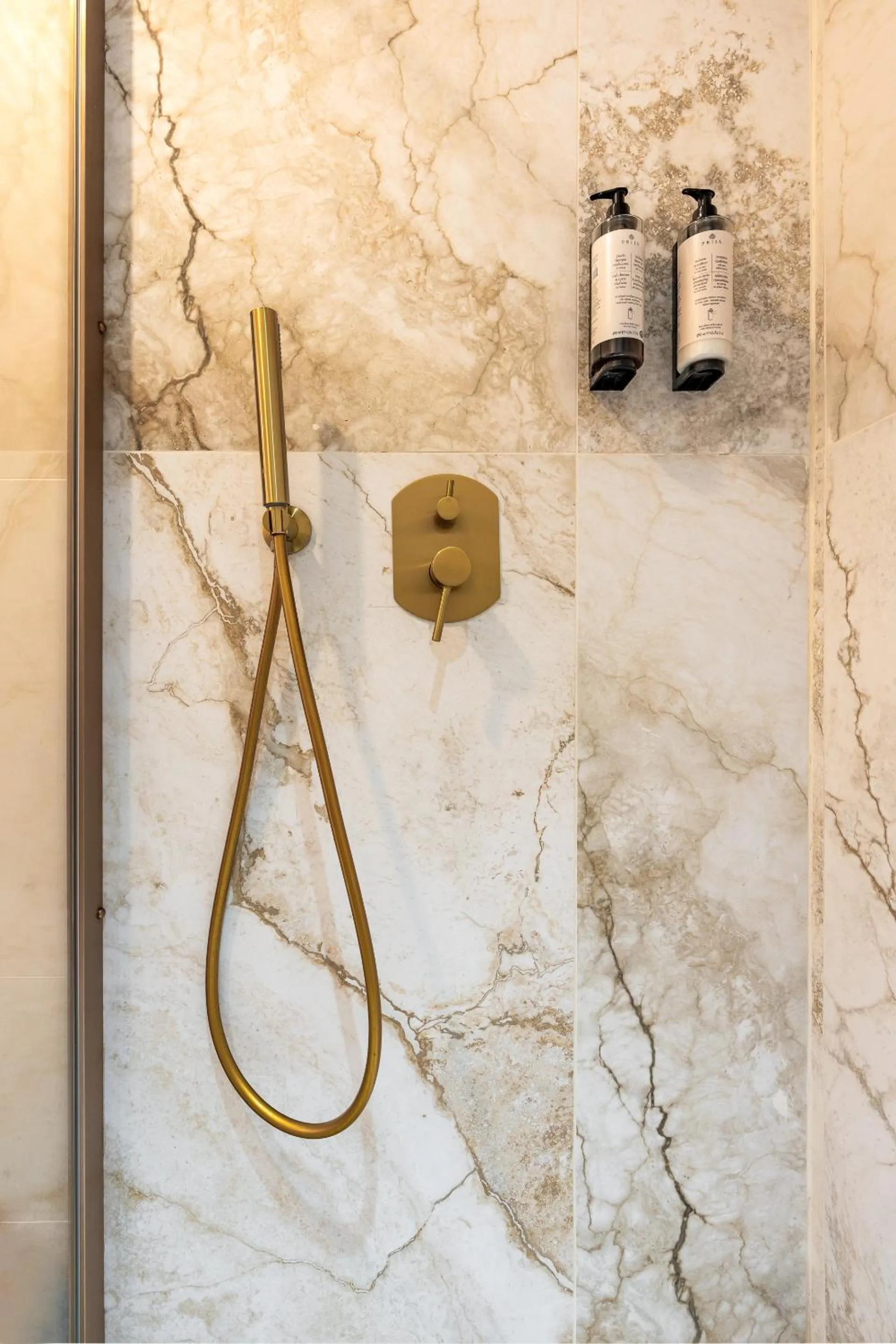 Shower in Decimo Meridio- At Spanish Steps-